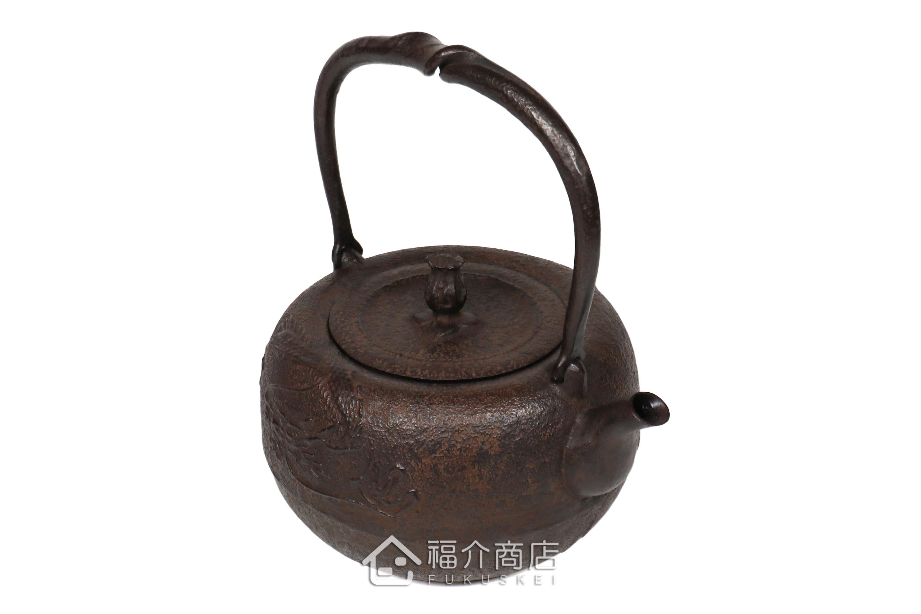 岩戶賢一郎所製作的日本鐵壺,壺身設計龍的圖紋