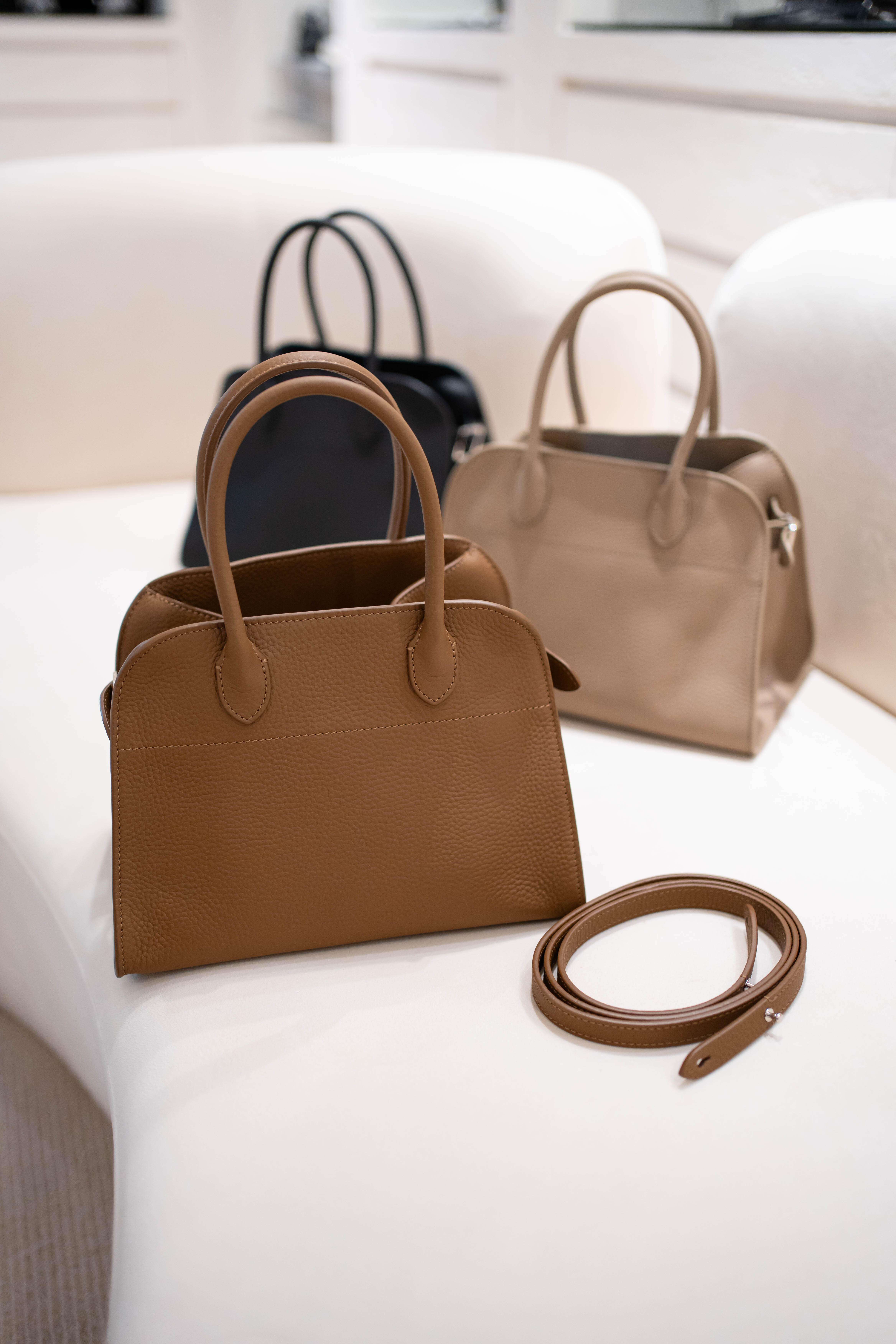 The Row Margaux 10 金啡色