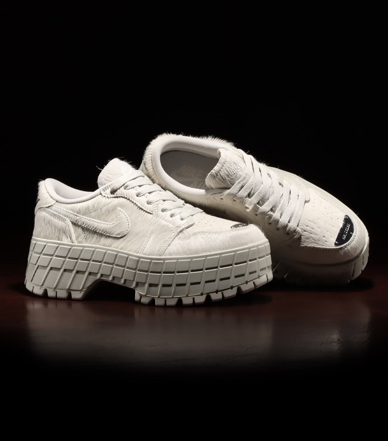 Nike Women's Air Jordan 1 Brooklyn Low "Light Bone/Metallic Silver"馬毛米白色 IB7210-001