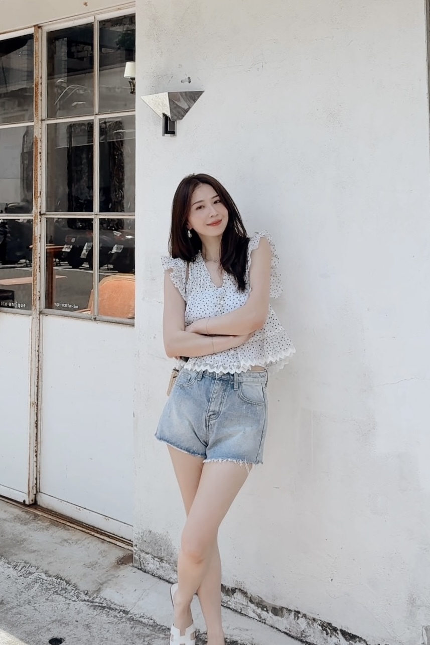 品牌感小花V領打褶背心 Q54 #WINNIE清單