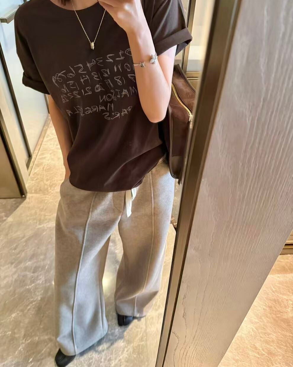 MM6 造舊款式 深啡色 字母 Tee