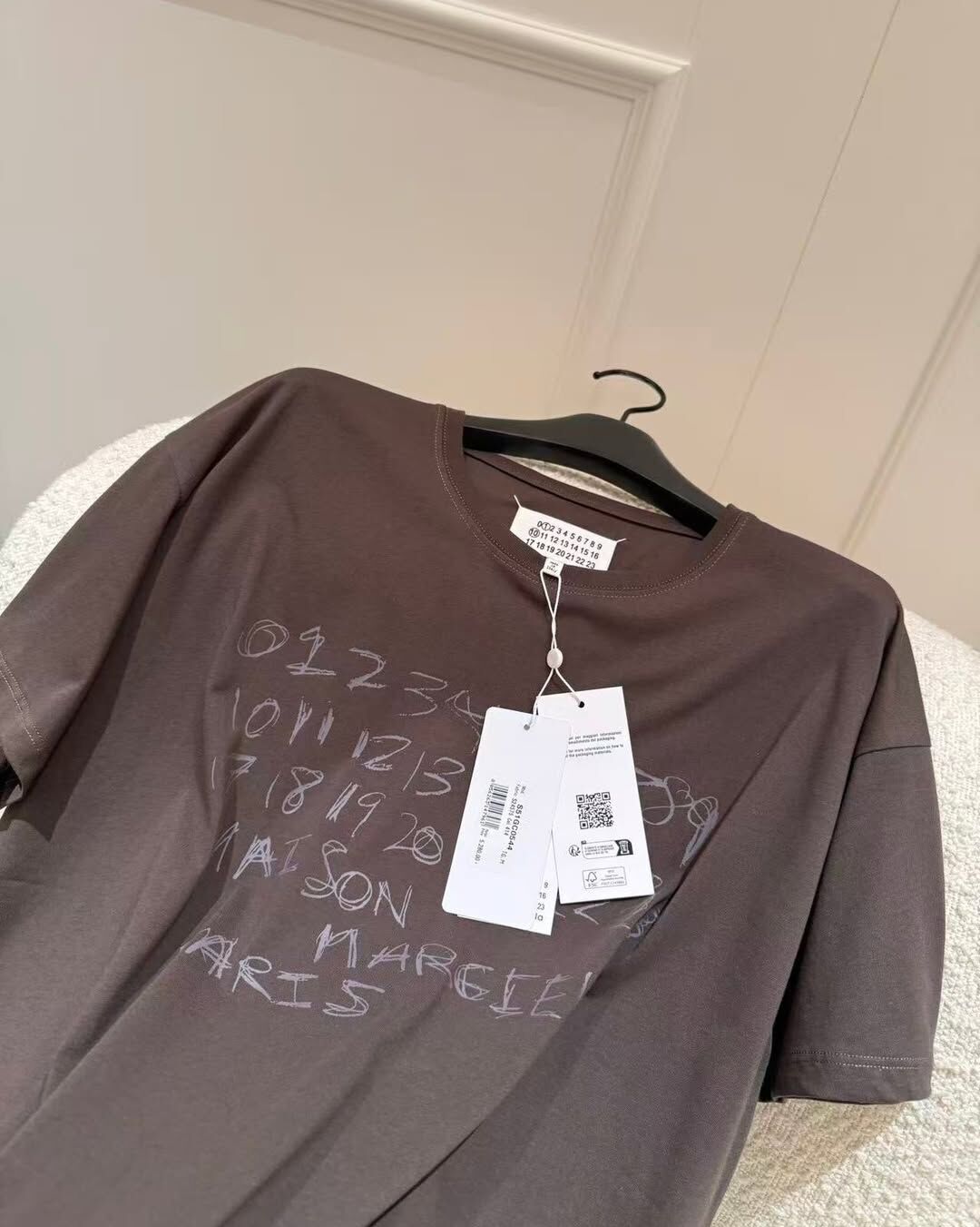 MM6 造舊款式 深啡色 字母 Tee