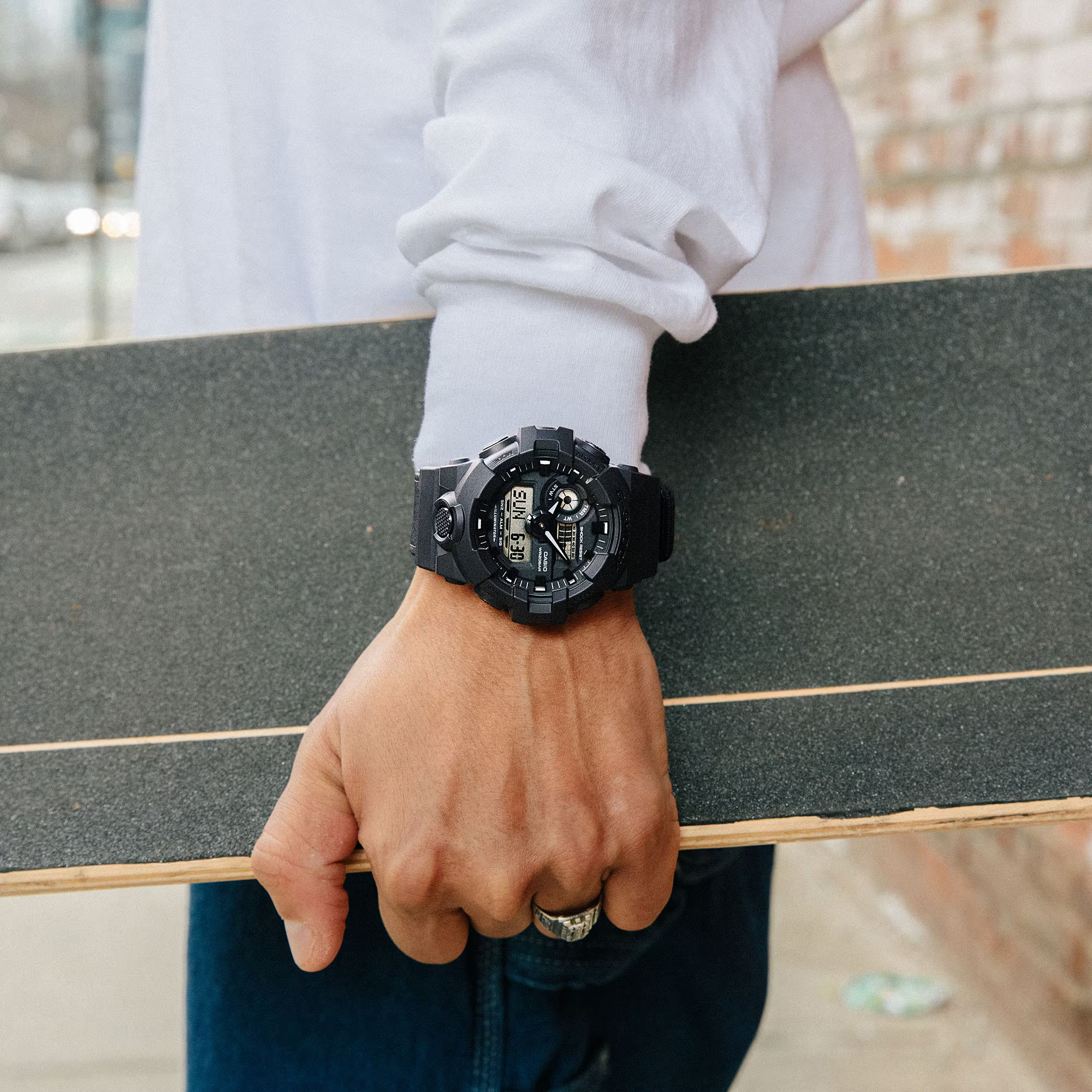 【CASIO 卡西歐】 G-SHOCK  大錶殼酷炫設計 設計大膽奪目 世界時間多功能耐衝擊數位雙顯 帆布錶帶 雙顯手錶 GA-700BCE-1A