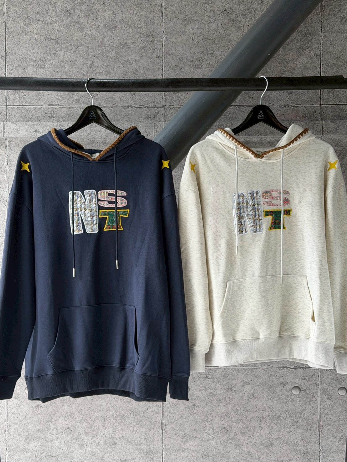 Andy NST 小香風 刺繡字體帽T