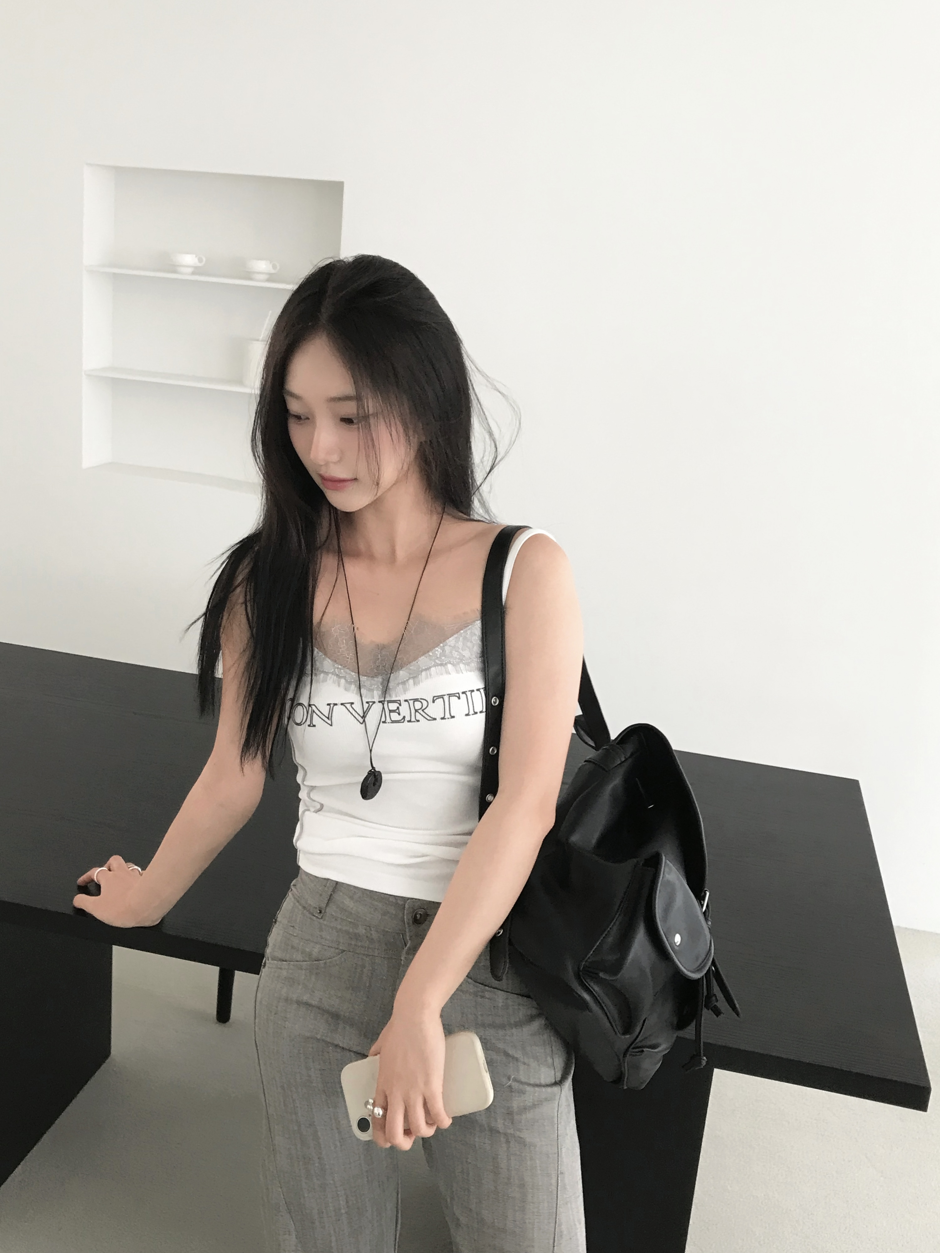 U24 清爽布料! 霧霾豎紋修身褲 (淺灰)