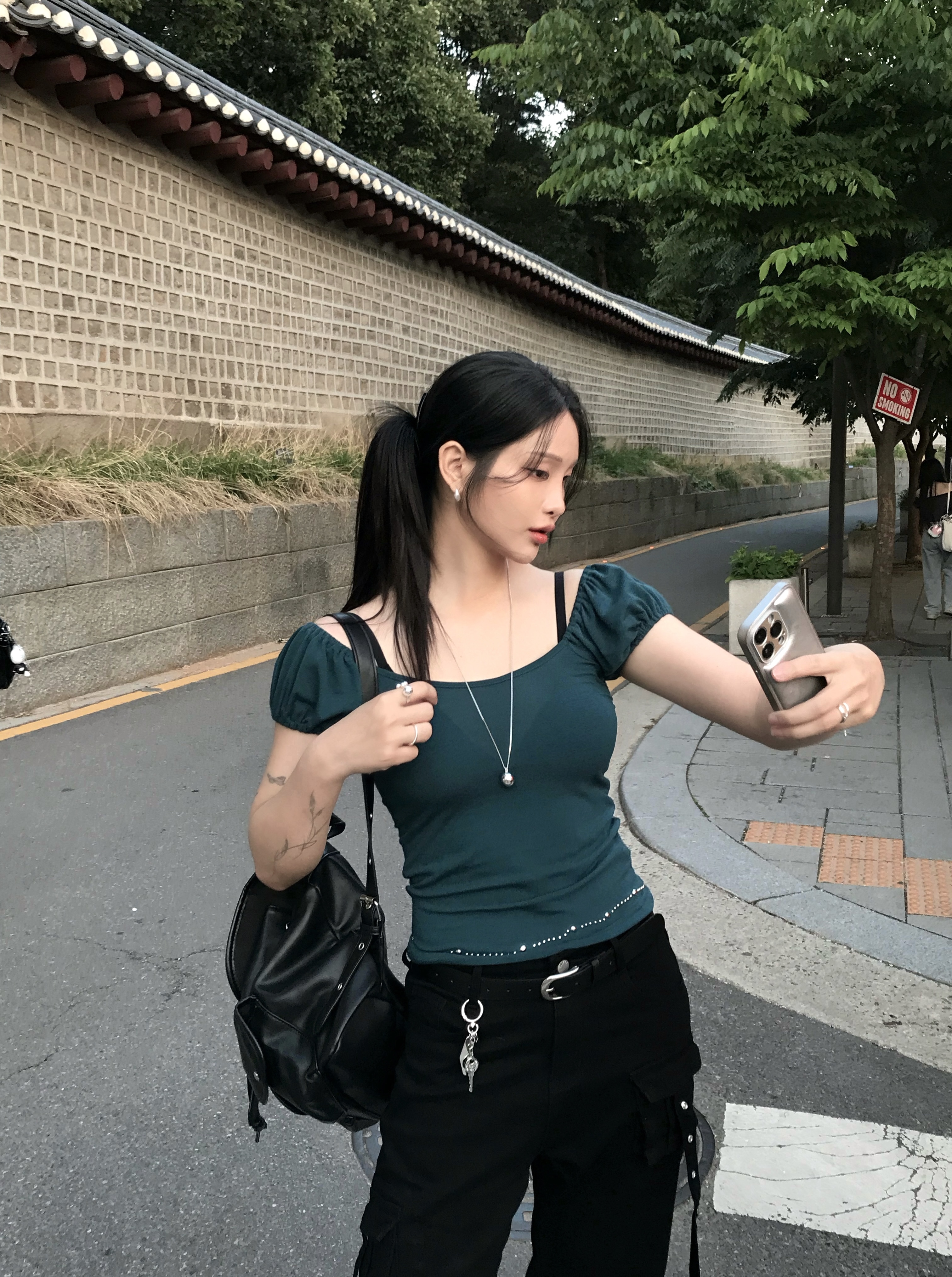 U13 銀飾點綴公主袖上衣 (孔雀藍)
