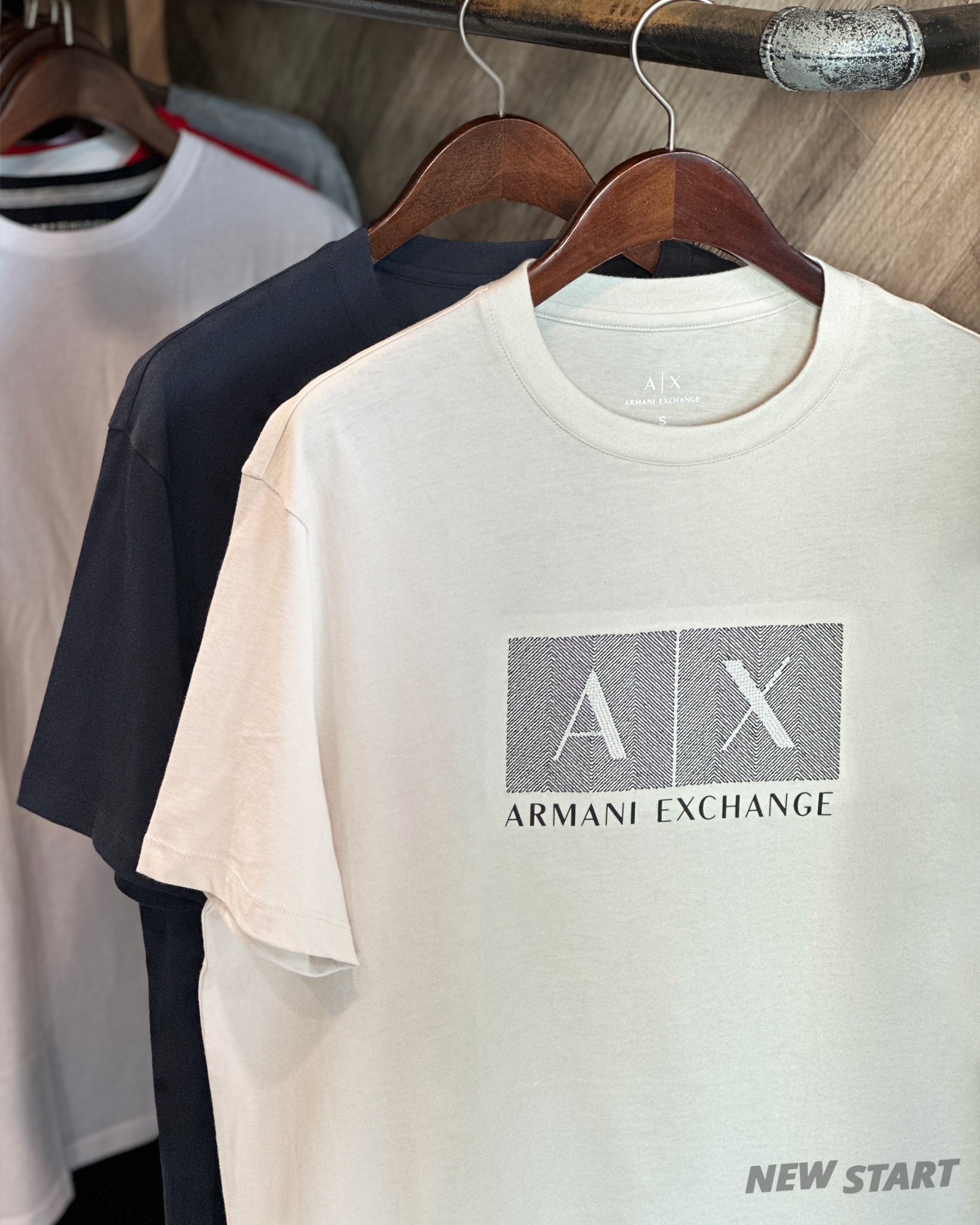 Armani Exchange AX 編織方塊字母 短袖上衣 短T