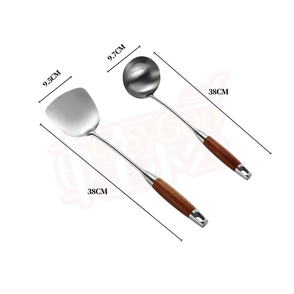 304不鏽鋼鍋鏟湯杓38cm｜食品級不鏽鋼炒菜鏟湯勺加厚耐用防燙隔熱木柄掛孔設計廚房料理工具【輕鬆購五金百貨】