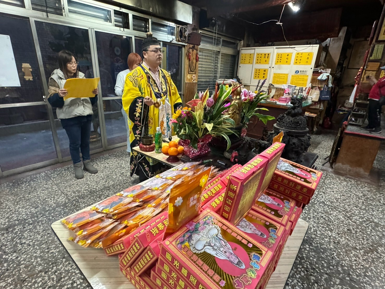代燒流程 1/5 金紙呈上神明案桌稟告