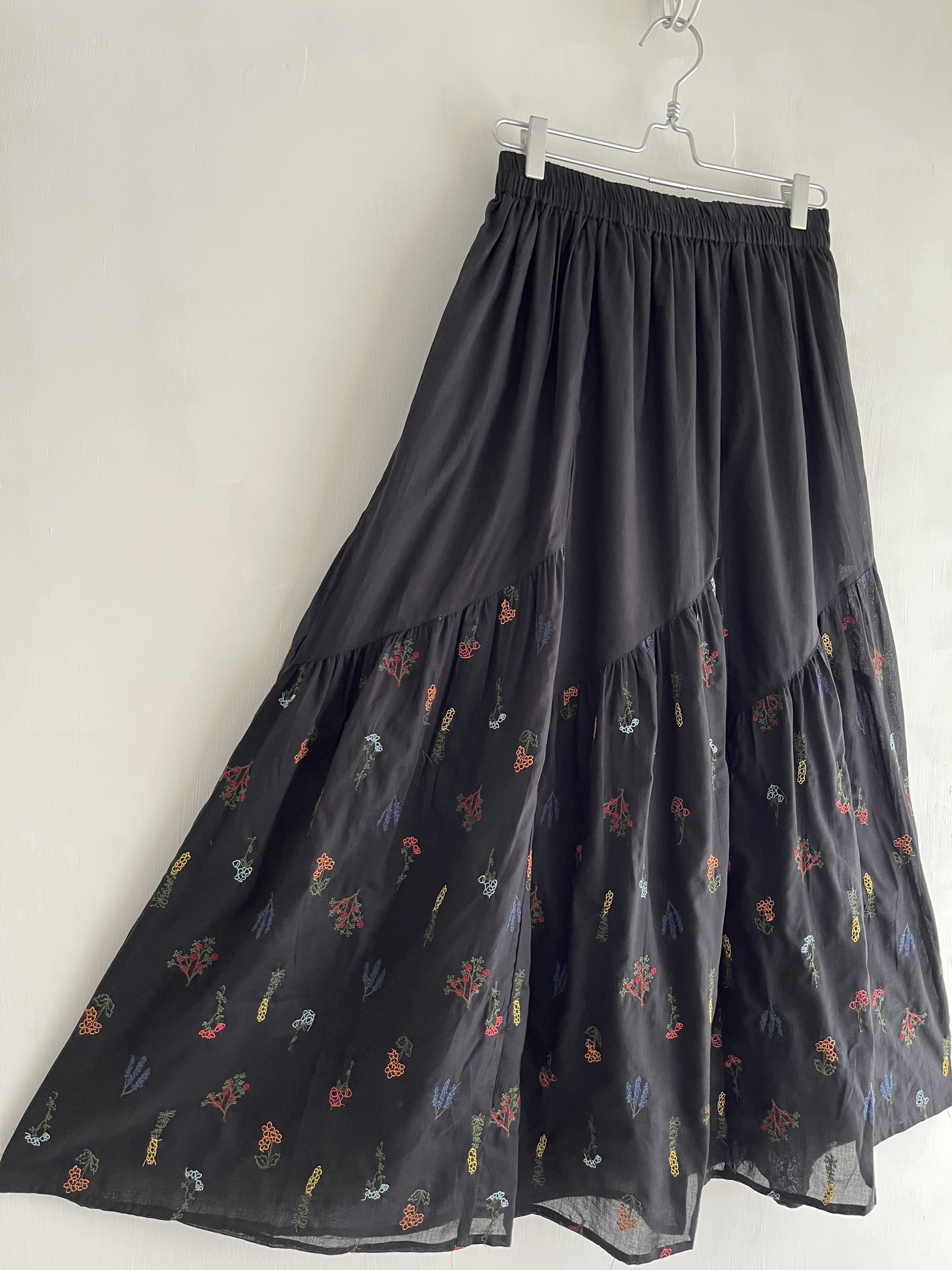 LUPILIEN黑色刺繡花花全橡筋裙