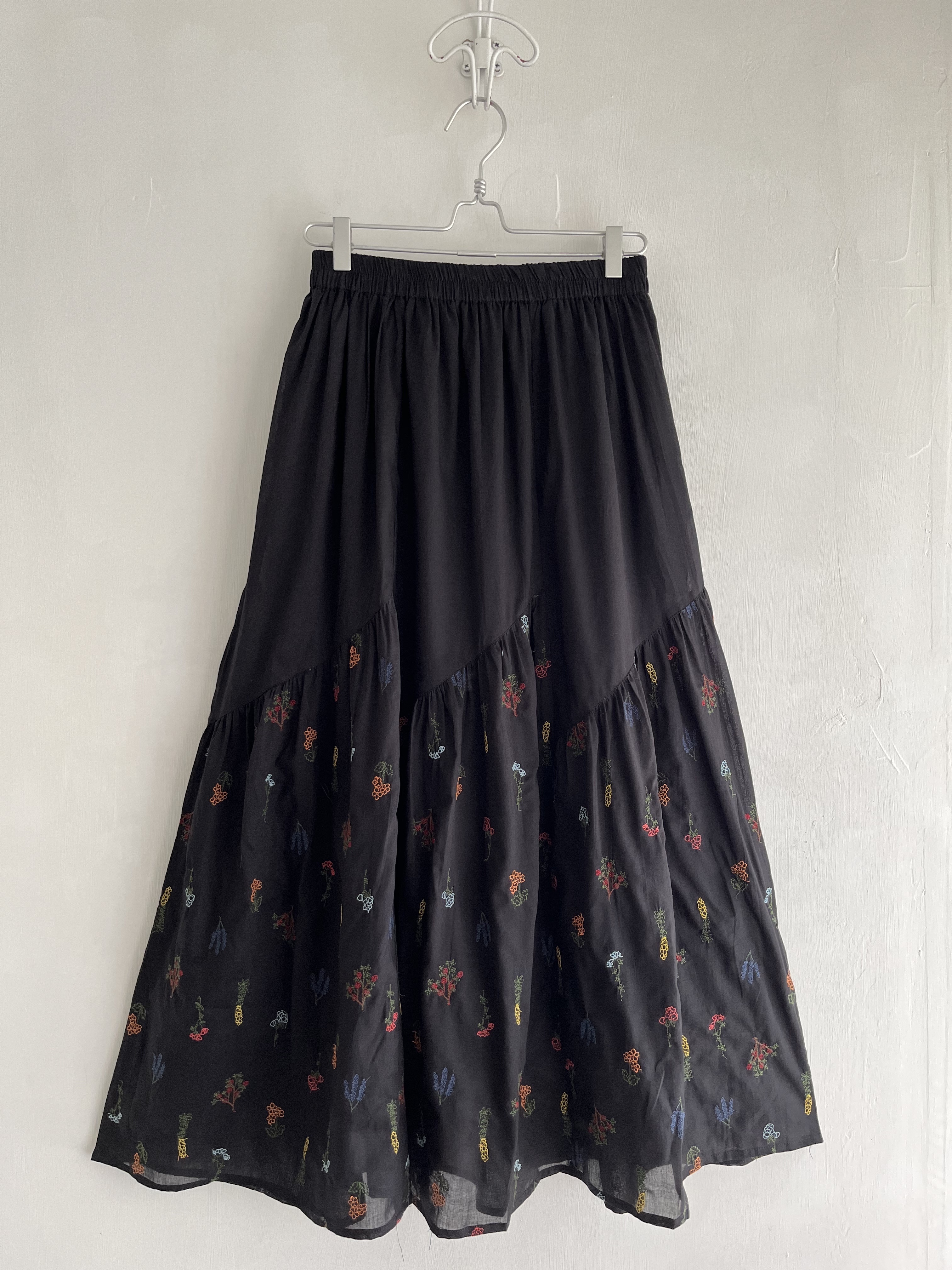 LUPILIEN黑色刺繡花花全橡筋裙