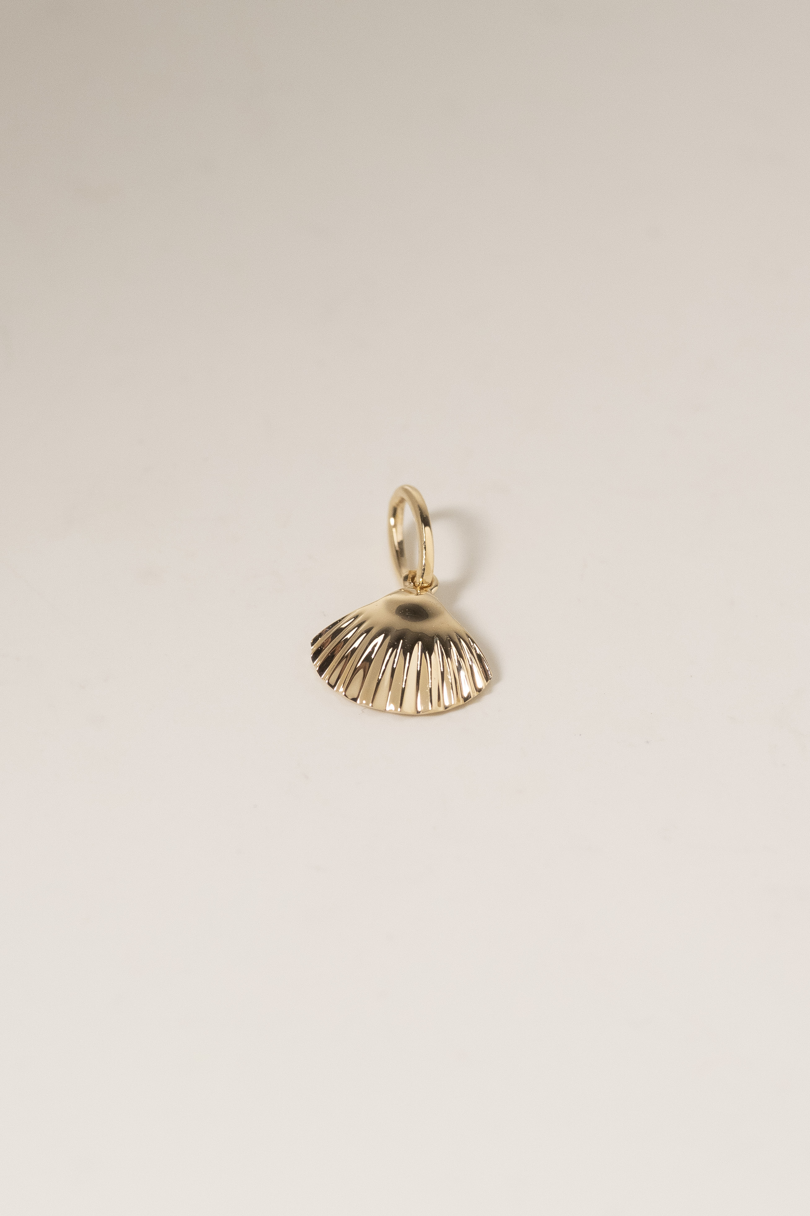 18K Shell Charm