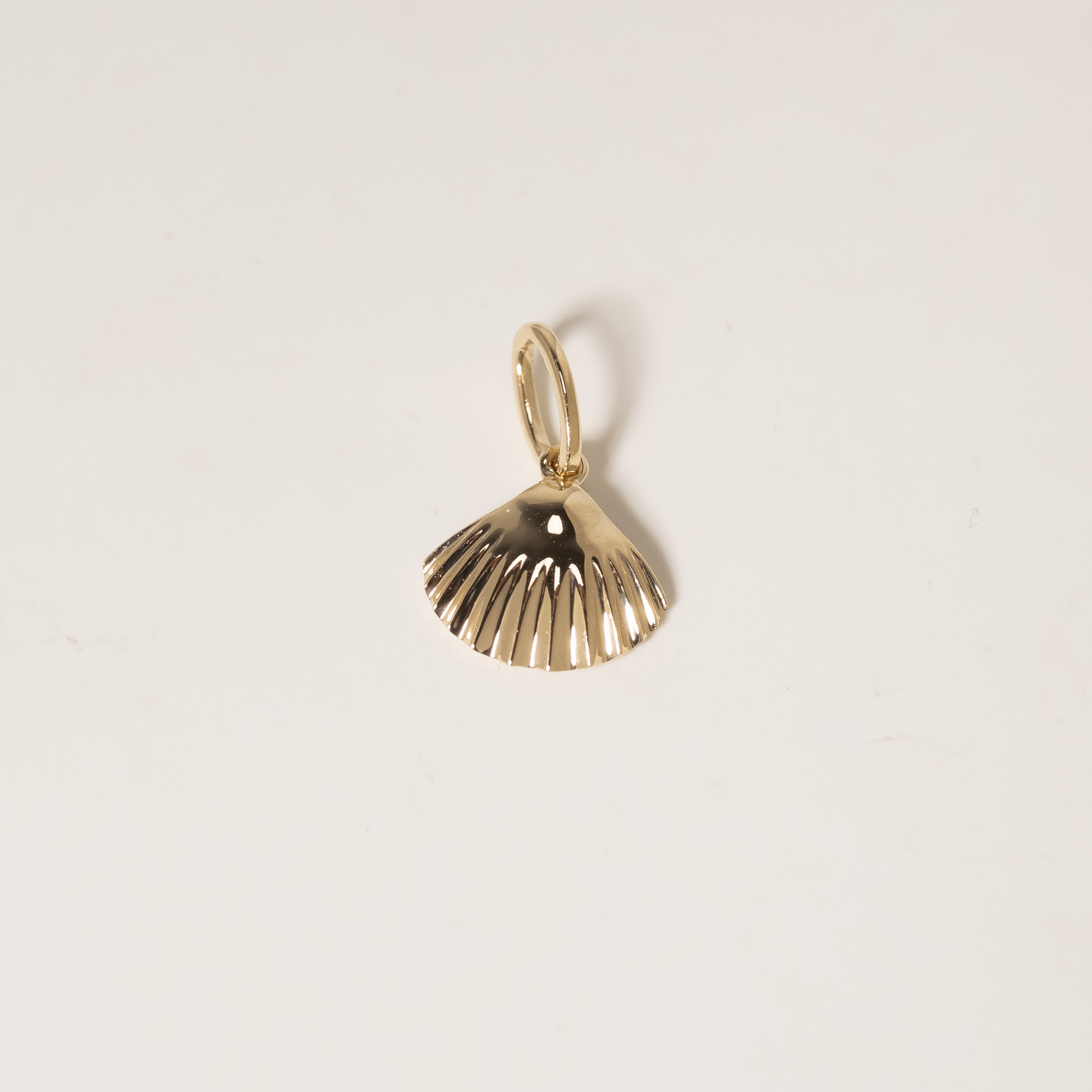 18K Shell Charm