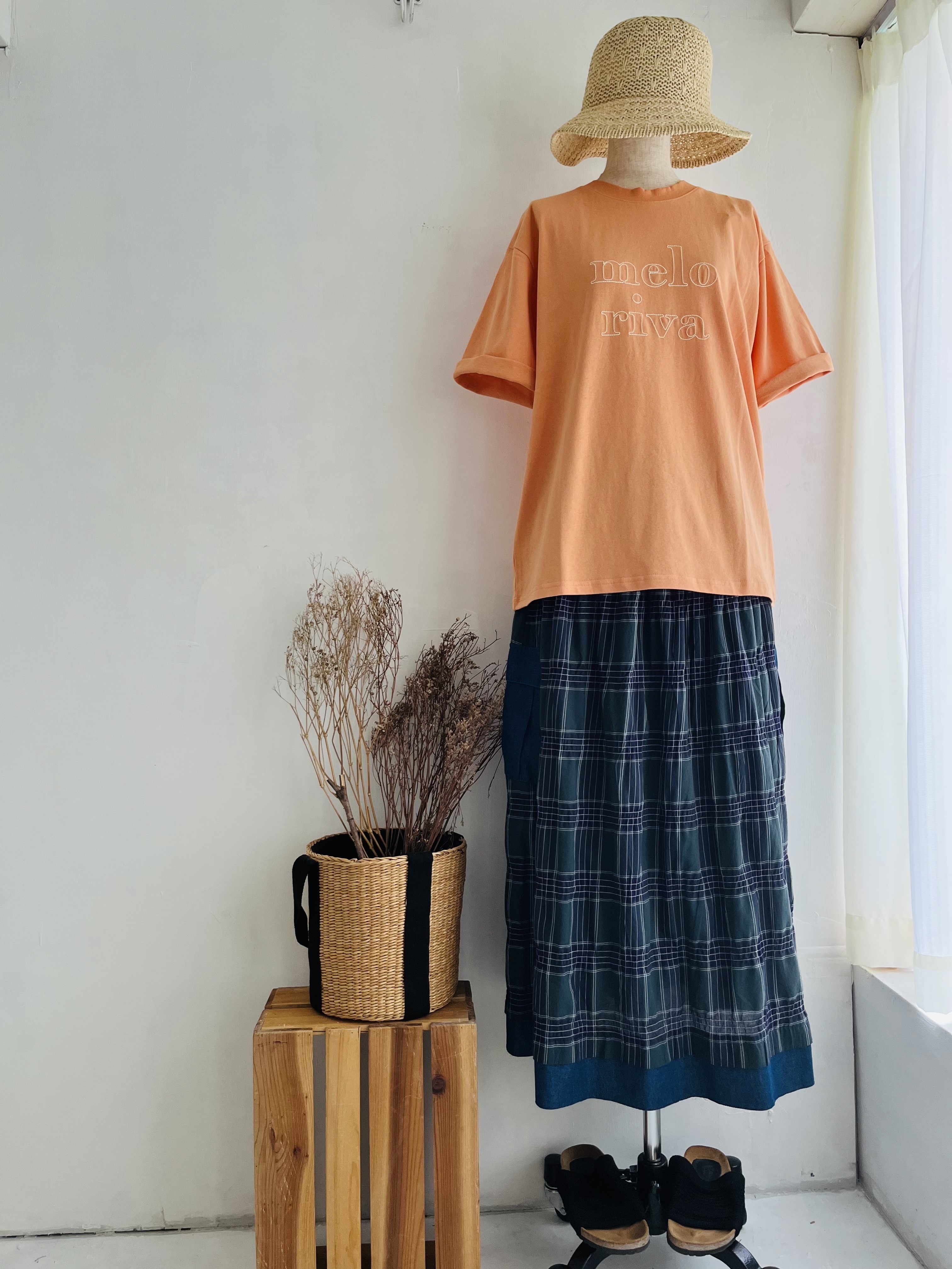 m.m.o.粉橙色圓領刺繡tee
