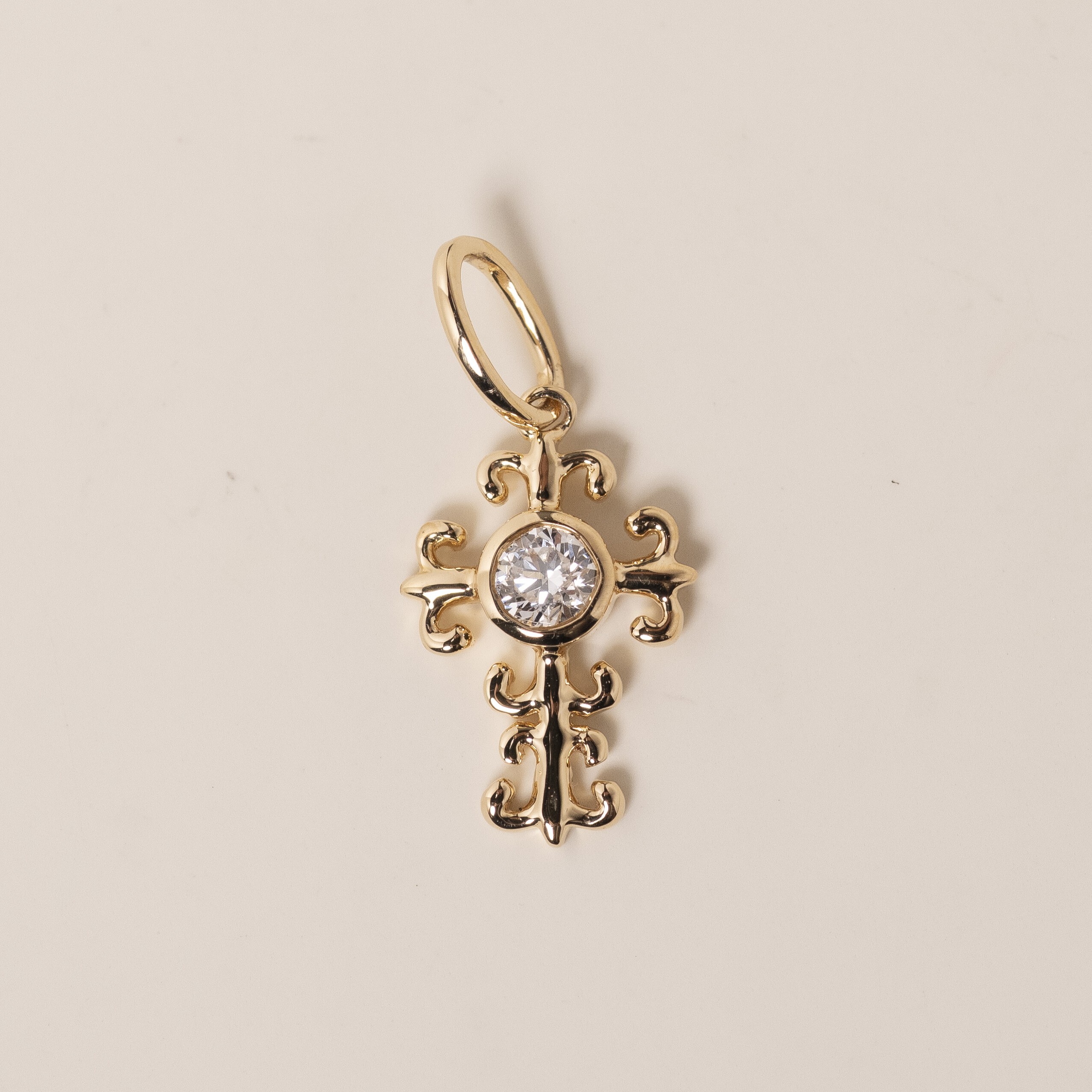 18K Artistic Diamond Charm