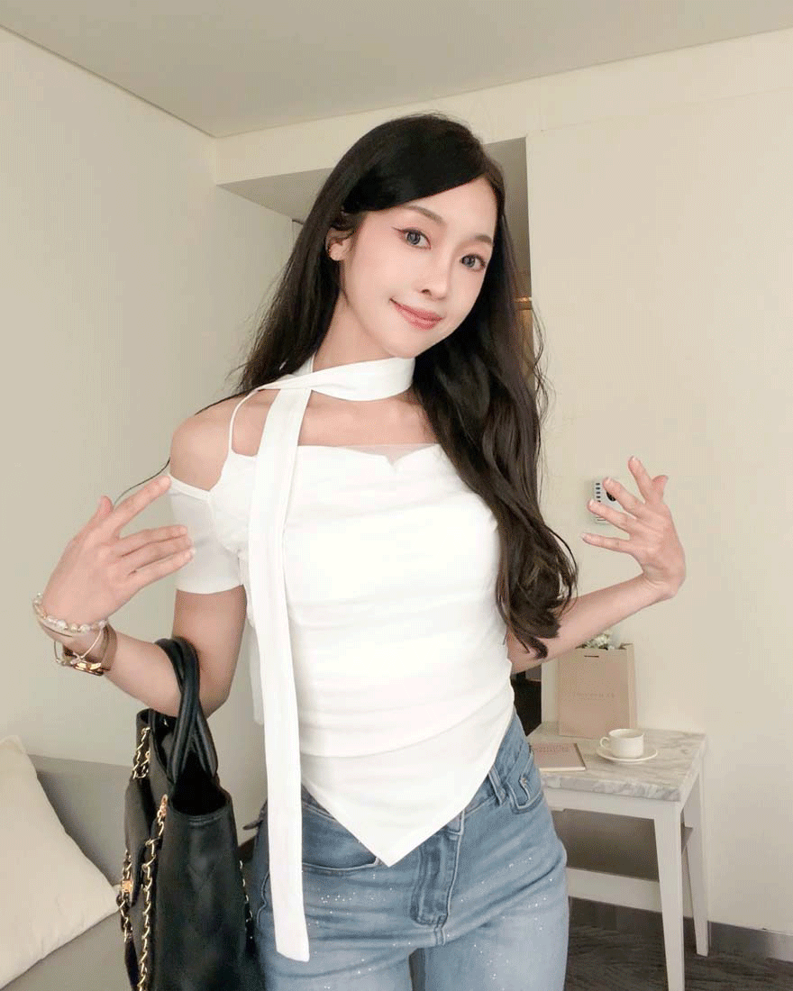 LINA LINA微甜仙氣網紗拼接露肩上衣附繞帶-珍珠白