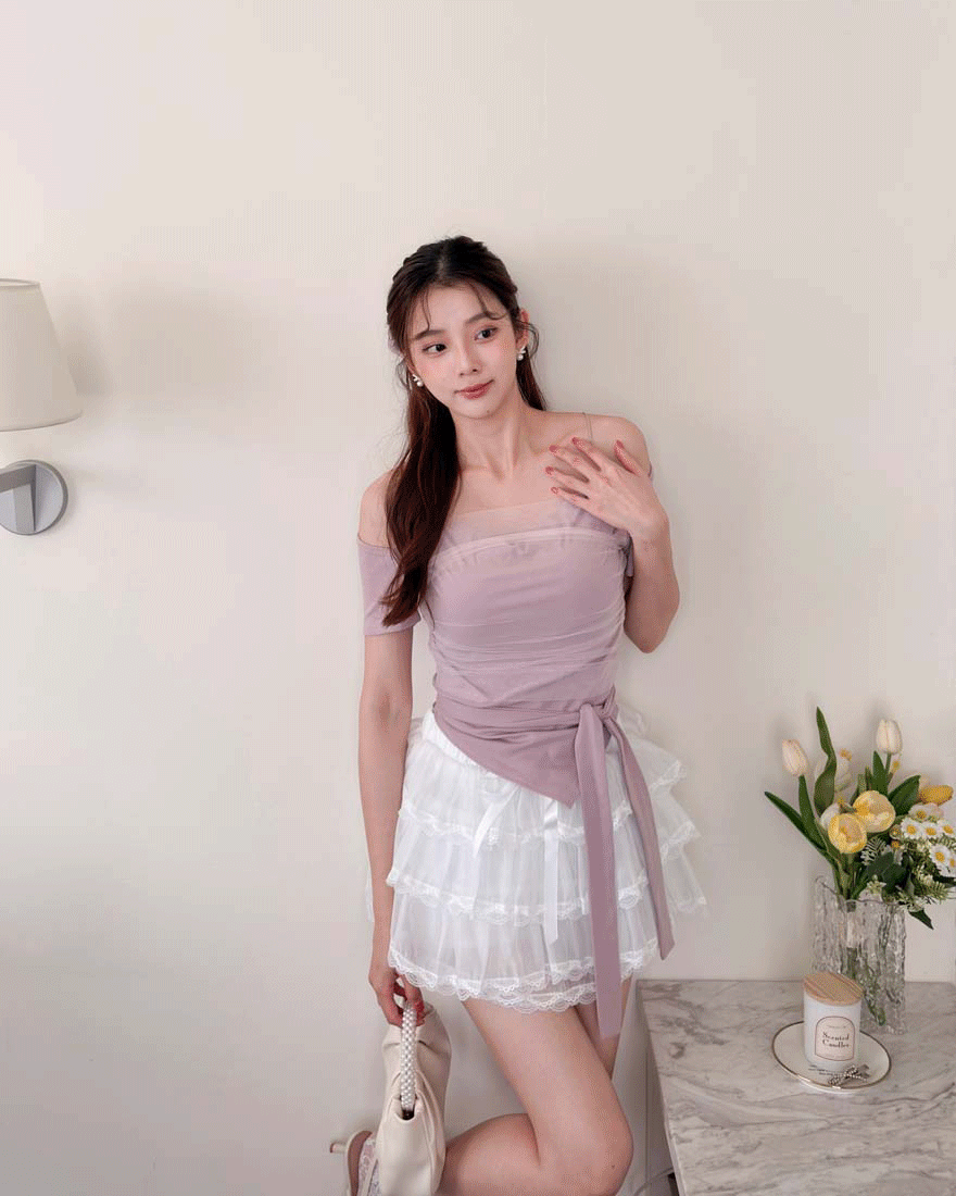 LINA LINA微甜仙氣網紗拼接露肩上衣附繞帶-煙燻粉