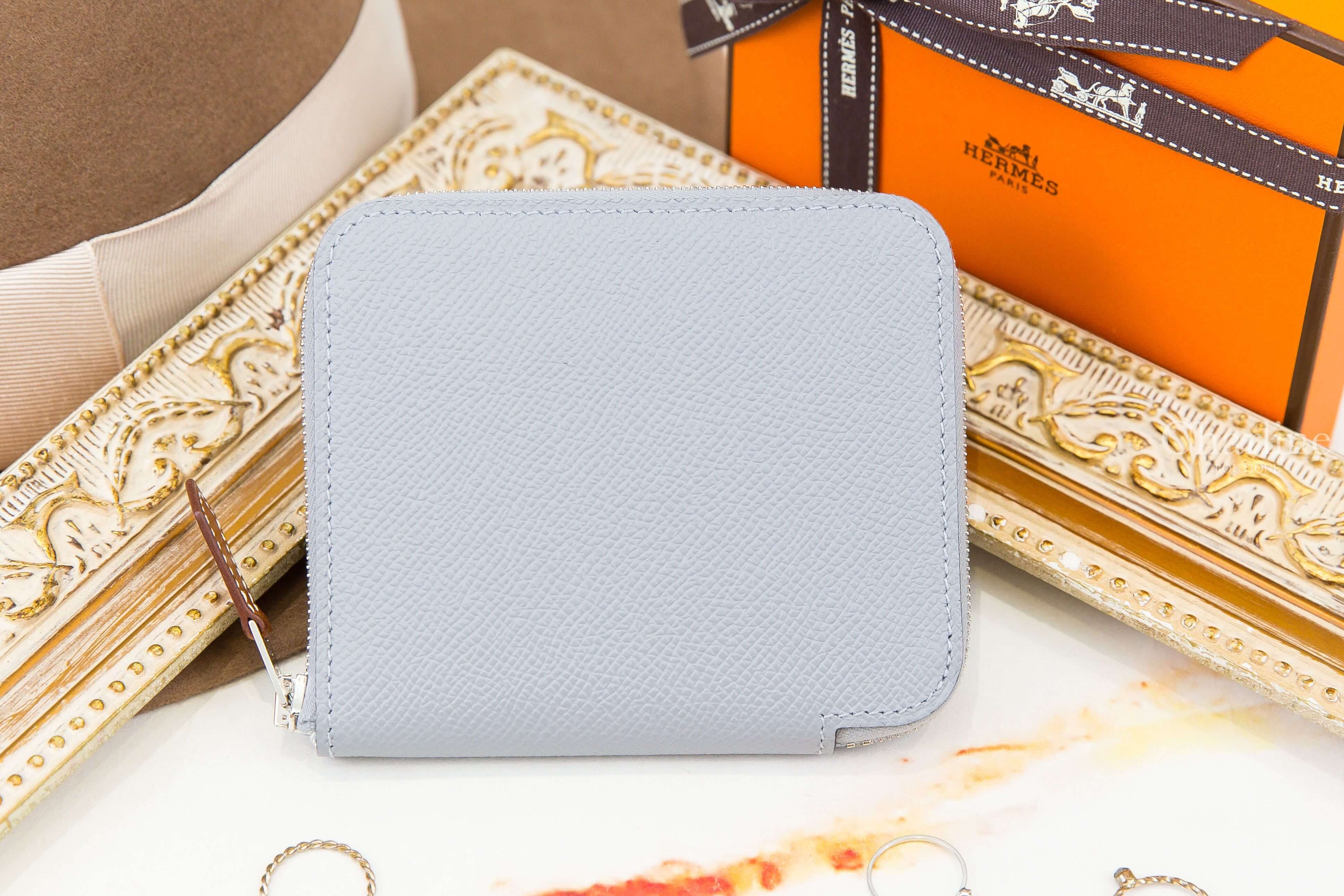 Hermès Silk' In Compact Wallet P0 Gris Pantin Epsom 木偶灰絲巾拉鍊短夾-Charline Boutique 精品代購