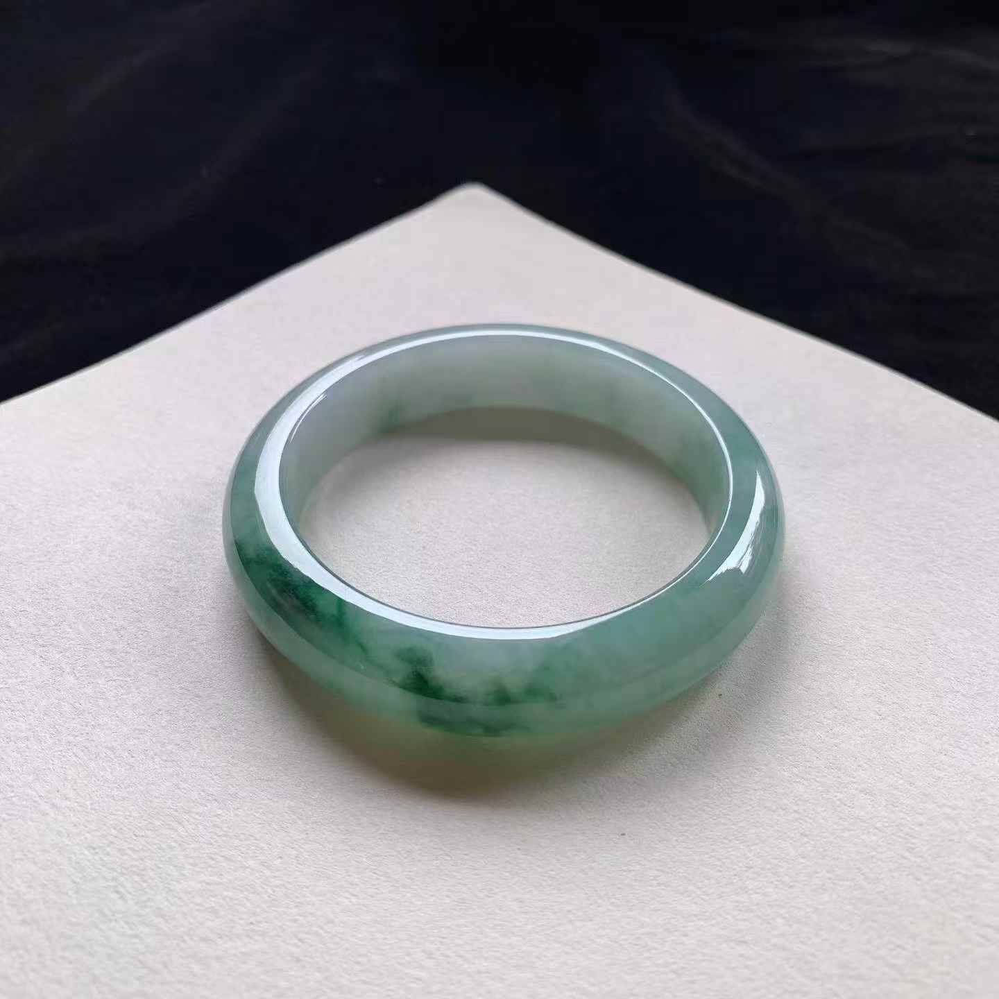 5172353 57mm辣綠翡翠正圈手鐲 (56-58)