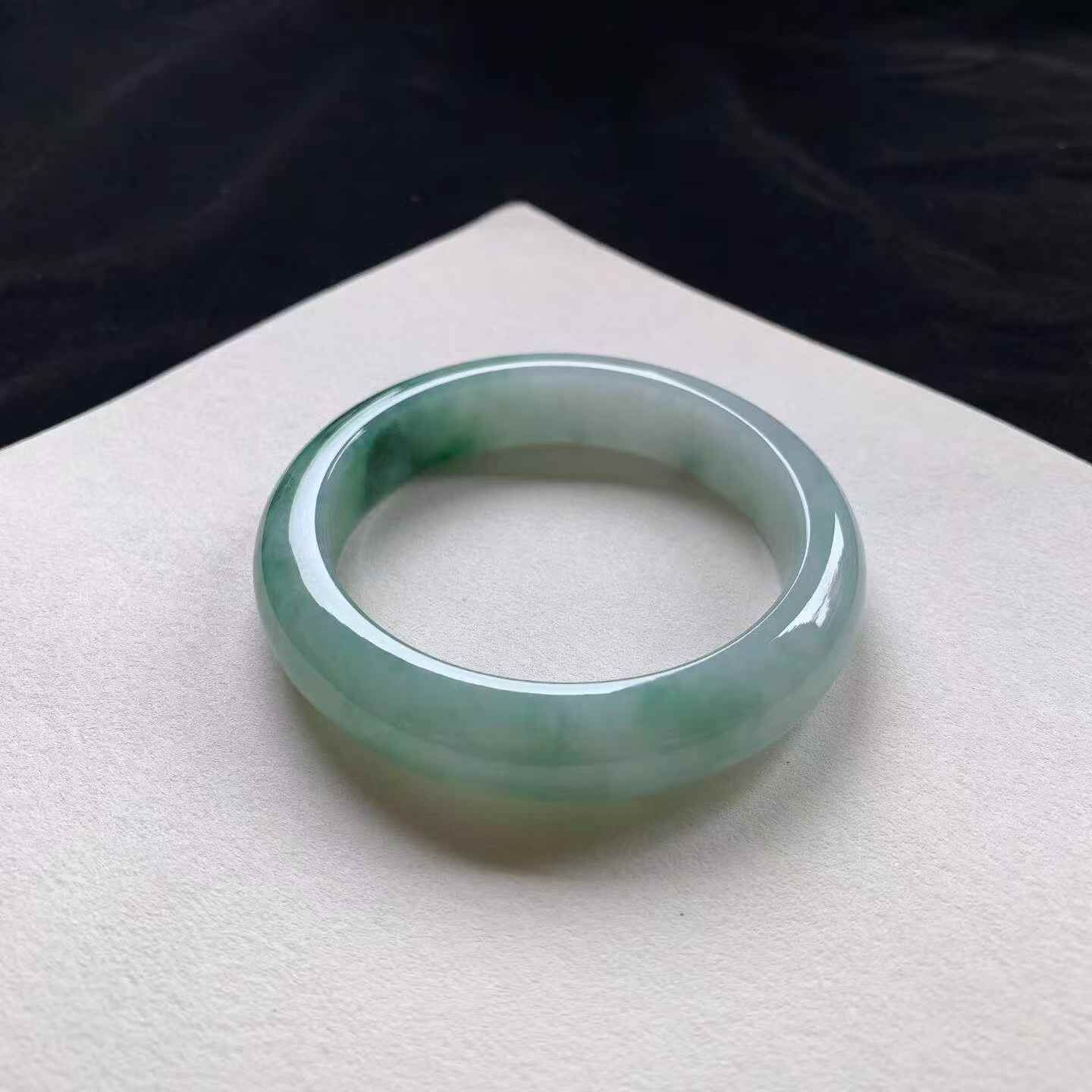 5172353 57mm辣綠翡翠正圈手鐲 (56-58)