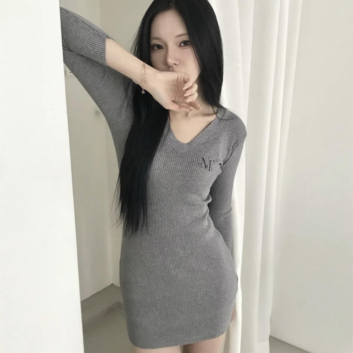 MUCENT V領 洋裝 羅紋 修身 黑灰 兩色 休閒 韓國代購