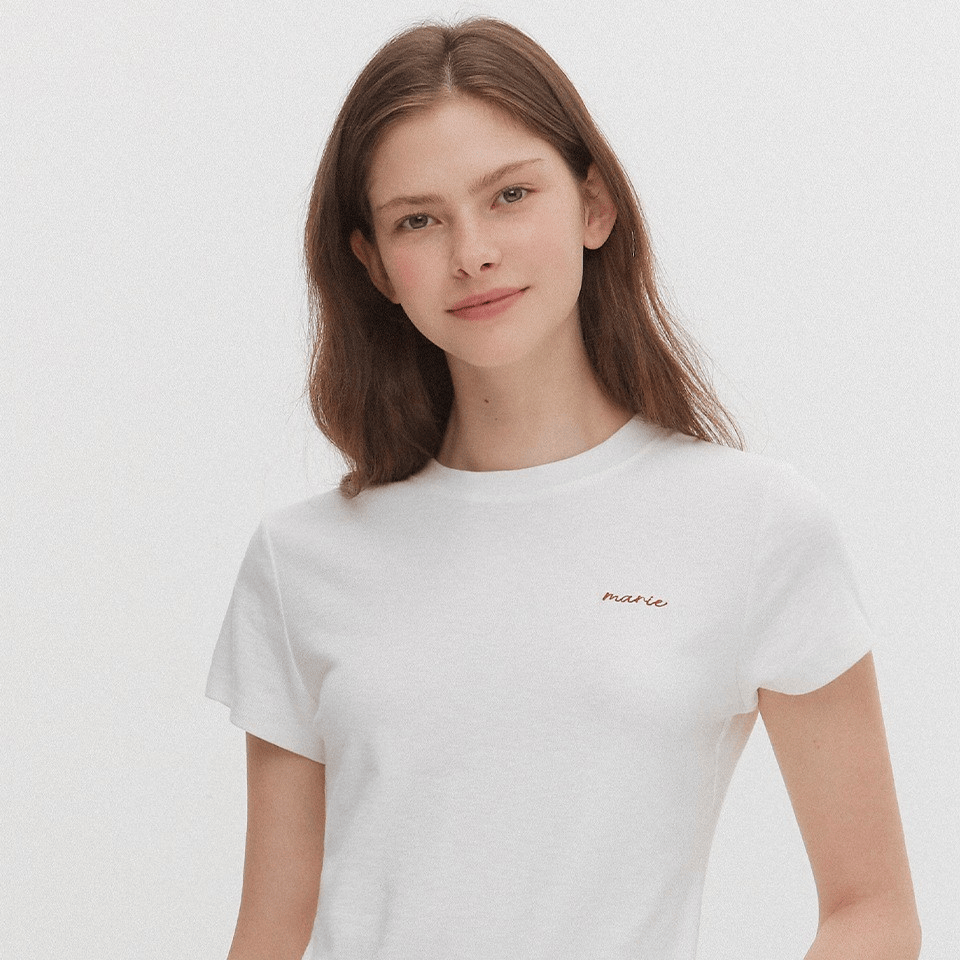 marie claire｜Script Embroidered Short Sleeve T-shirt [2 colors]