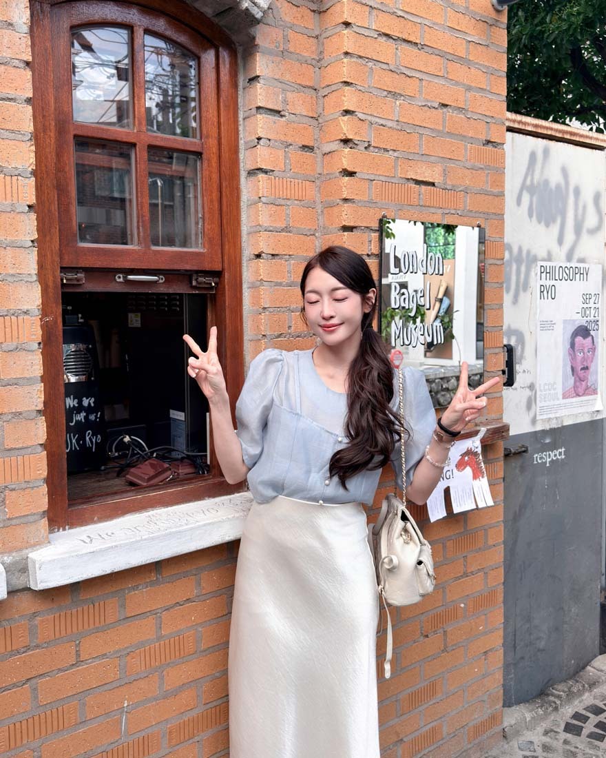 LINA LINA正韓氣質緋語假兩件珍珠釦髮絲紋上衣-典雅藍