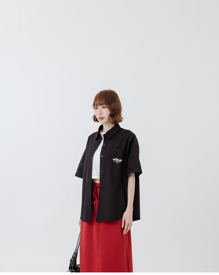 Color-blocked, oversized short-sleeved shirt with English lettering print. Available in two colors, M/L.【01025802】in stock+pre-order