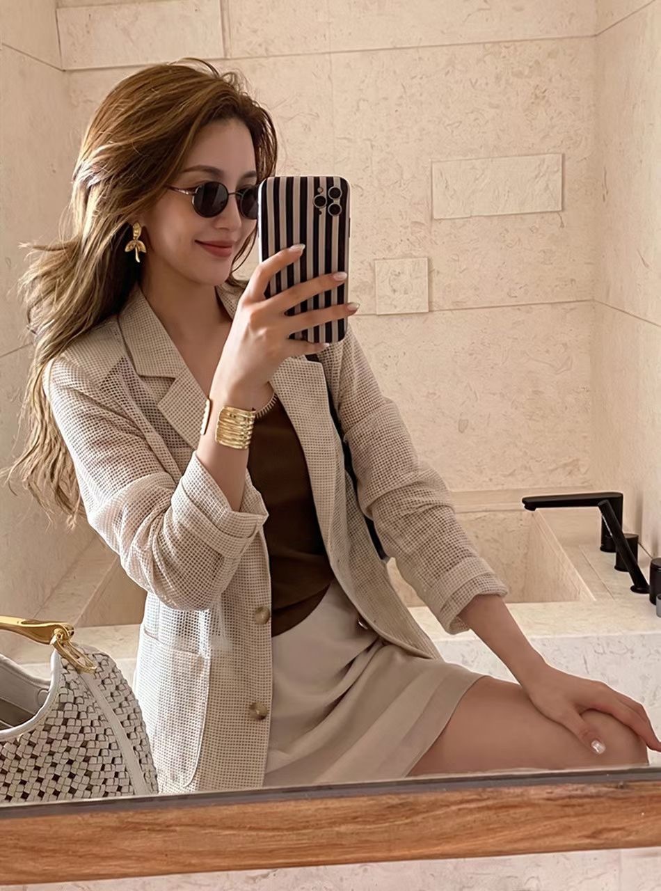 奶油杏涼感洞洞網格感V領西裝外套-S-L (Elegant & Love)