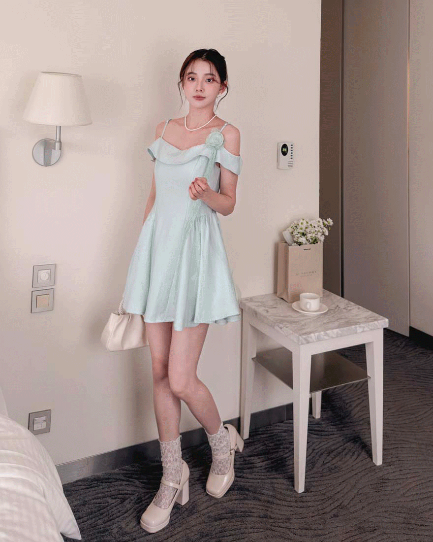 LINA LINA蜜漾柔光壓摺滾邊蕾絲玫瑰花洋裝-蒂芬妮綠M/L