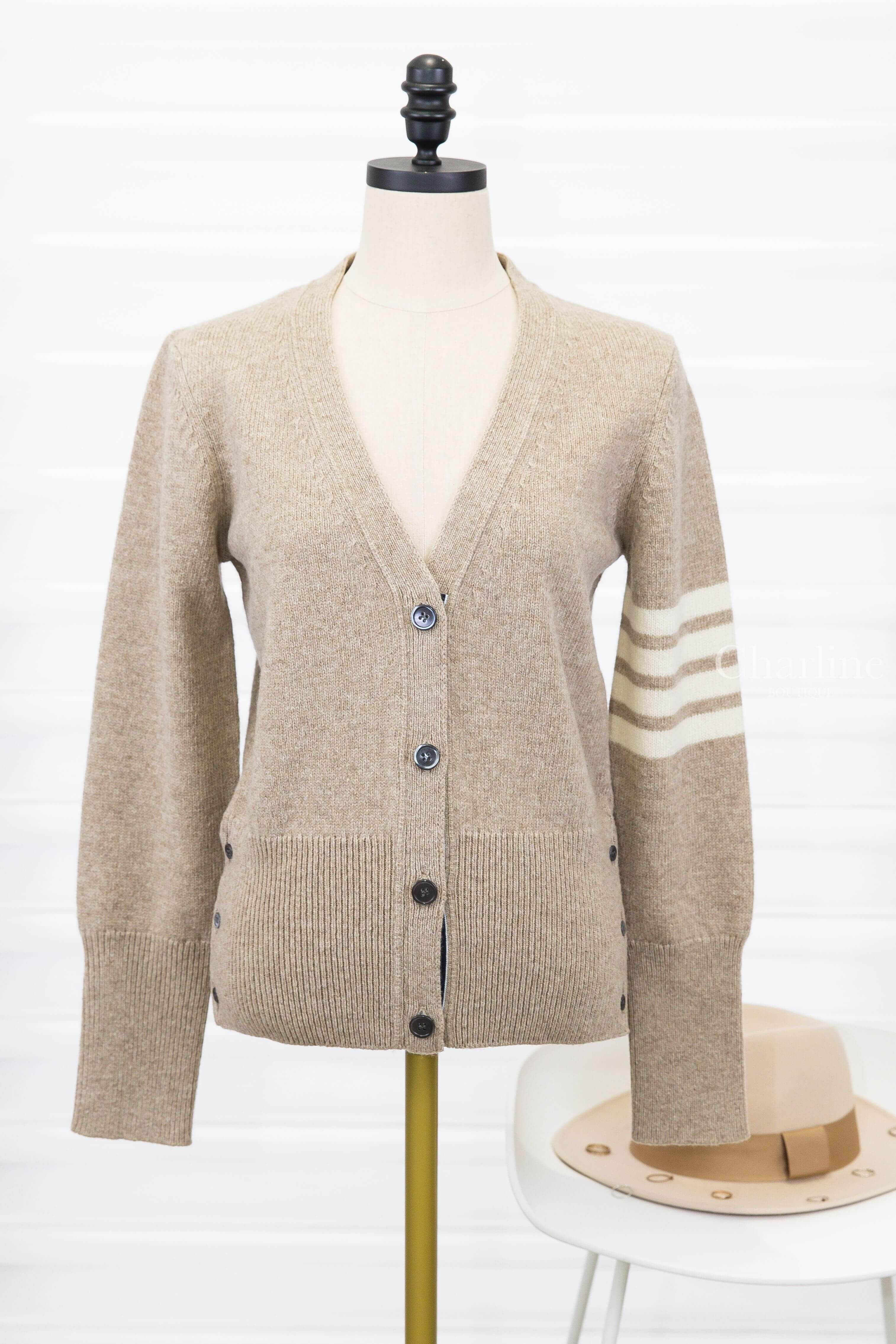 Thom Browne Jersey Stitch Shetland Wool 4-Bar Cardigan 卡其色側邊白色四條橫紋側邊鈕扣開衩羊毛開襟長袖外套