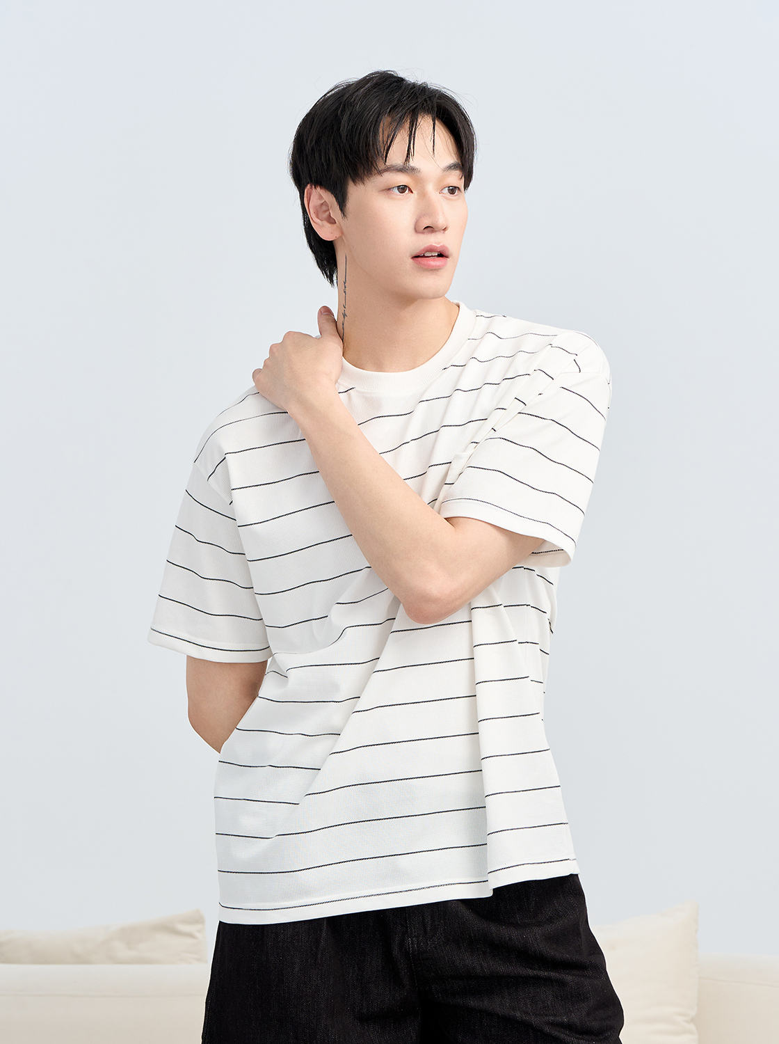 簡約細條口袋造型短TEE
