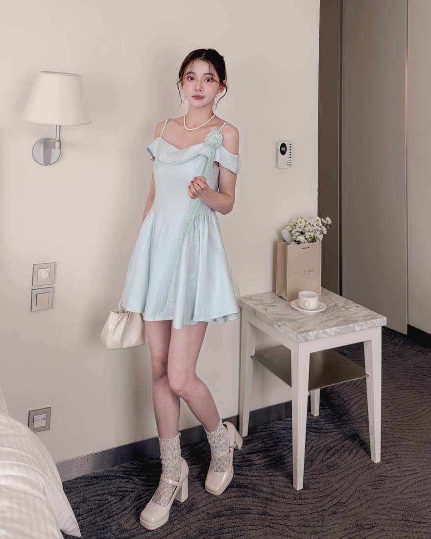 LINA LINA蜜漾柔光壓摺滾邊蕾絲玫瑰花洋裝-蒂芬妮綠M/L