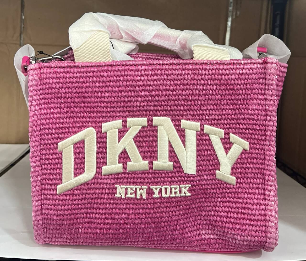[S] DKNY HOT PINK R61ALC80-HPK HADLEE SMALL STRAW LOGO TOTE, 700948716682 (SD1924)