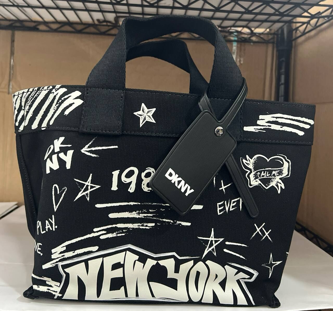 [S] DKNY BLACK/SILVER R54AYJ49-BSV BRADY GRAFFITI LOGO SM CROSSBODY, 700948881685 (SD1925)