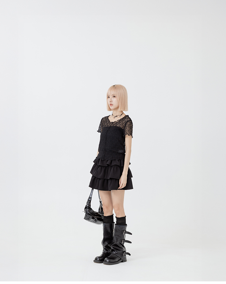 Lace sheer cropped top with ruffled trim, available in two colors.【01099633】in stock+pre-order