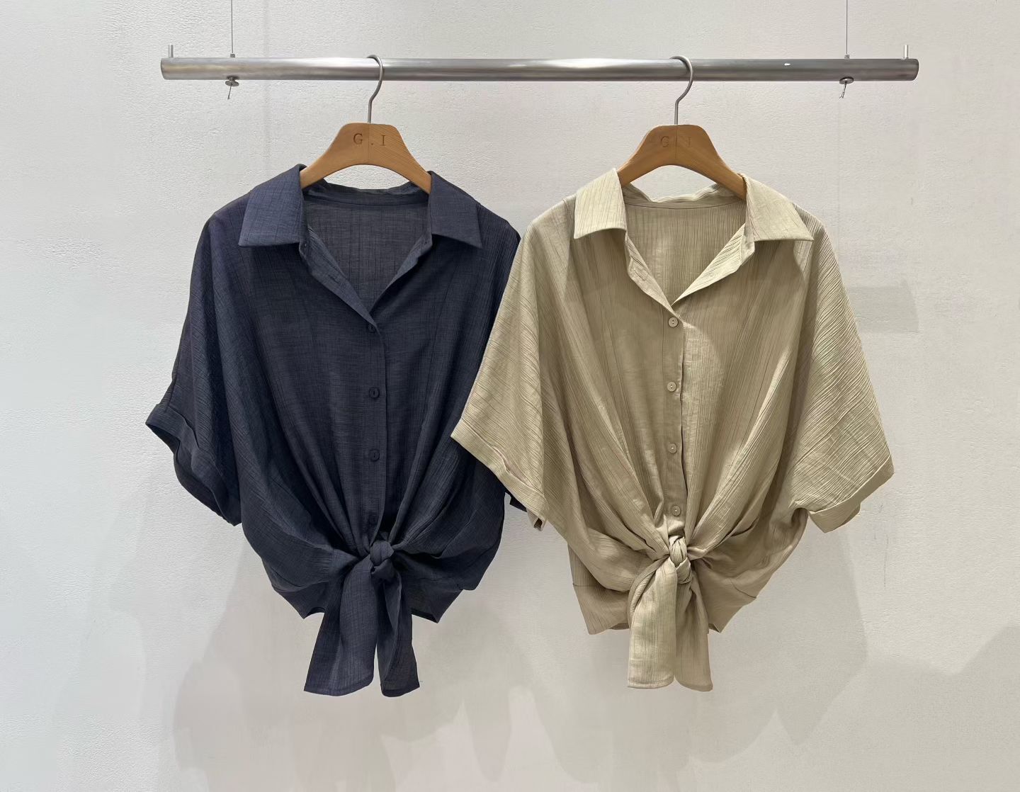 GI6204 綁結下擺暗紋排扣翻領上衣