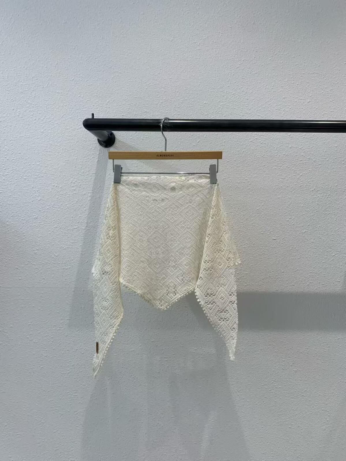 AP6209 通花蕾絲三角巾