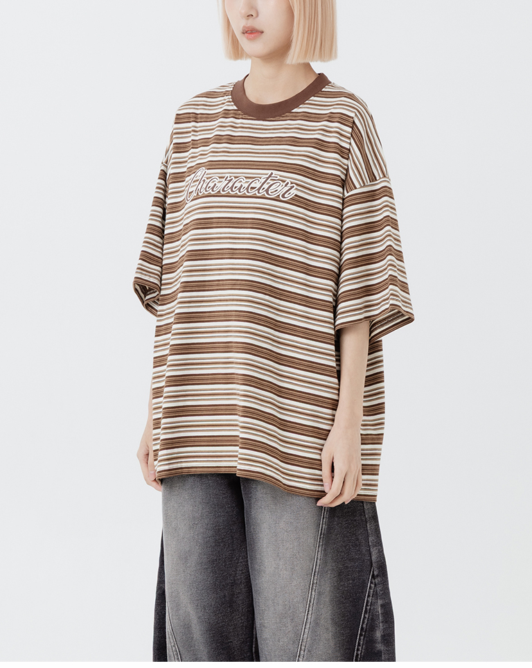 Wide-leg top with striped embroidered lettering in two colors.  M/L【01190362】in stock+pre-order