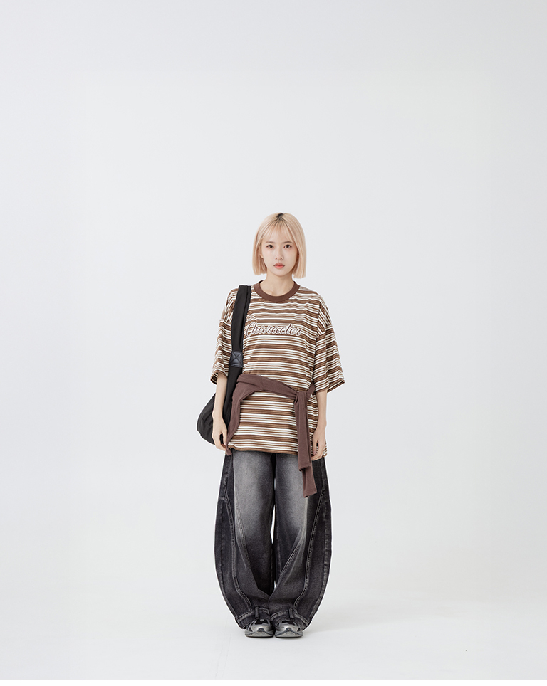 Washed and hemmed curved denim jeans, available in two colors, sizes S-XL.【04011881】in stock+pre-order
