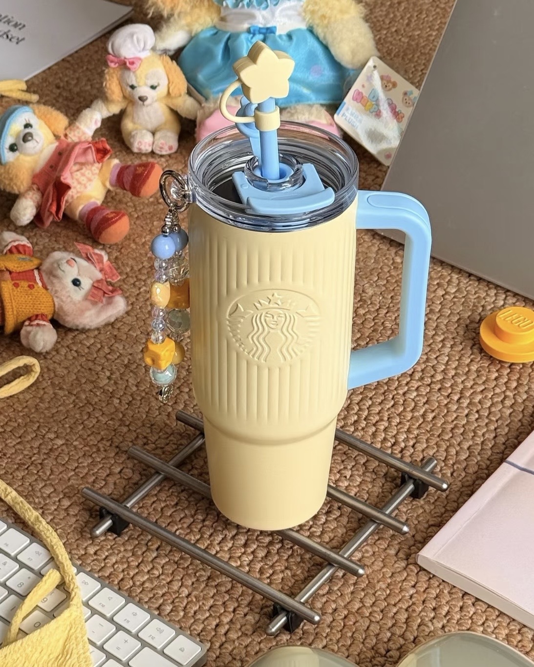 STARBUCKS 星巴克 春日晴空系列 起司奶油黃 雙飲口 不鏽鋼杯 吸管杯 水杯 手提 掛飾 / 預購