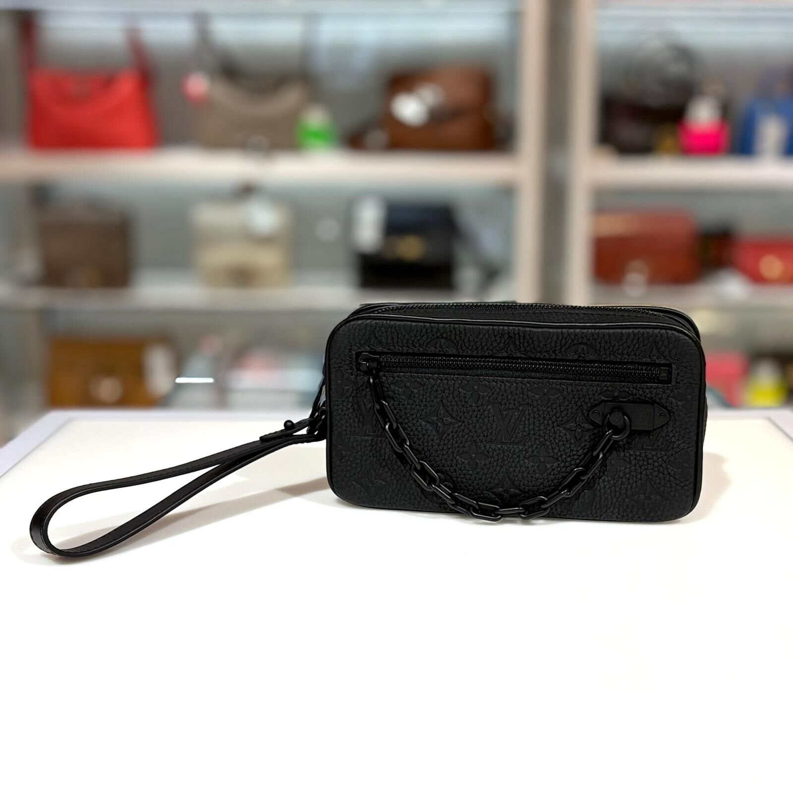 本週特價!!! 全新LV POCHETTE M55703  MONOGRAM 黑色牛皮手拿包 #BRAND NEW #香榭站正品