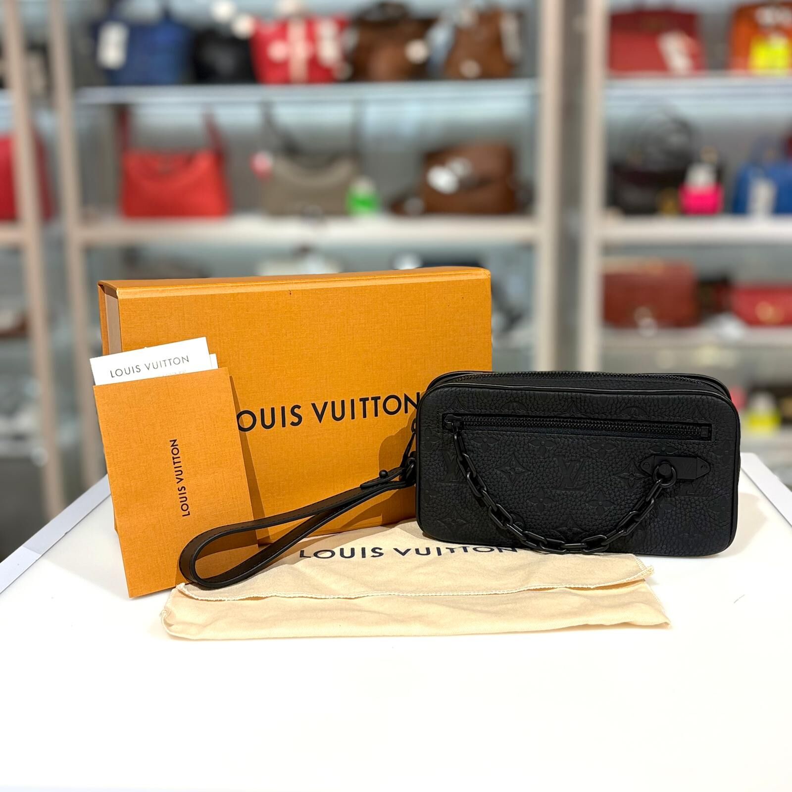 本週特價!!! 全新LV POCHETTE M55703  MONOGRAM 黑色牛皮手拿包 #BRAND NEW #香榭站正品