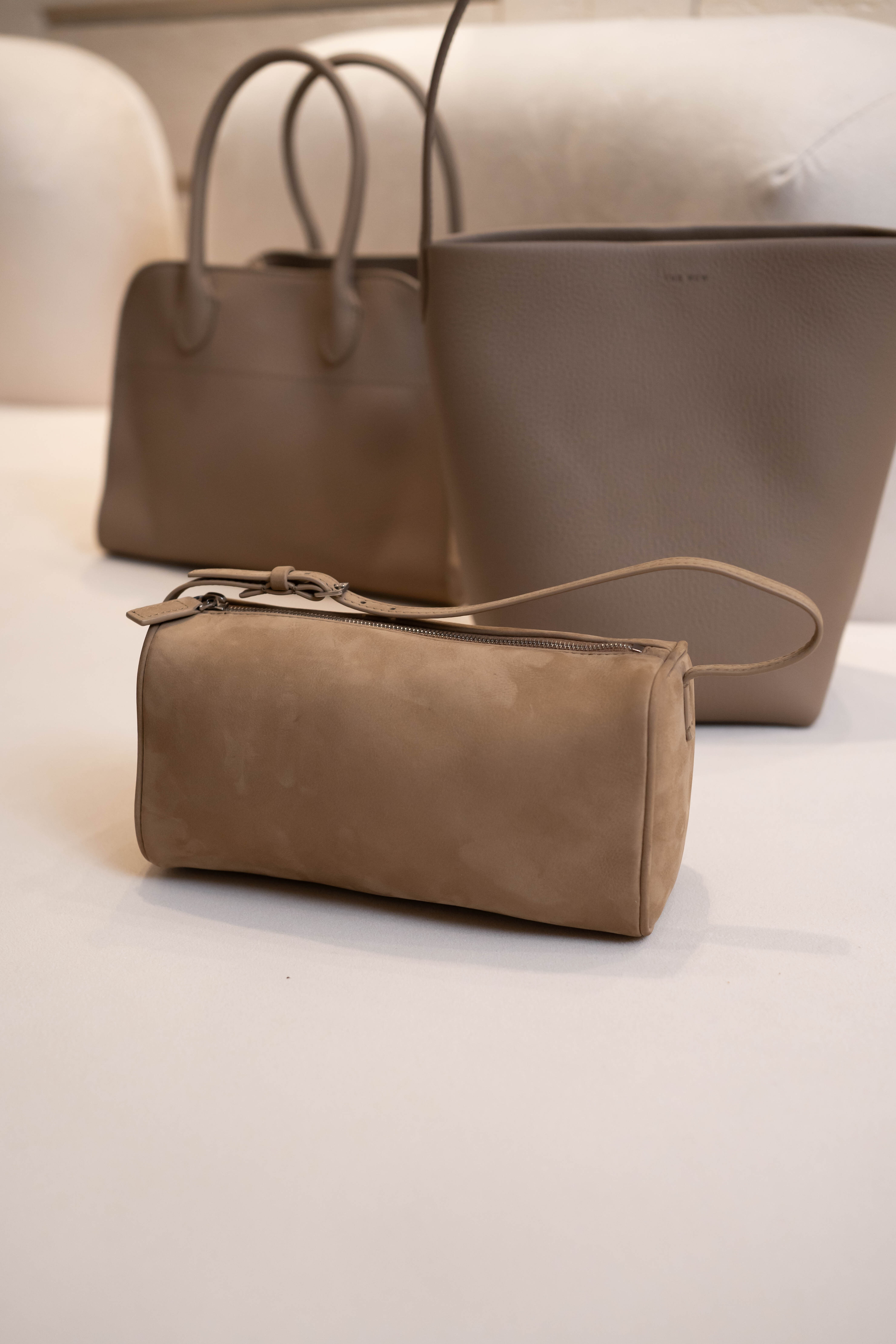 The Row 90s Bag 麂皮奶茶色