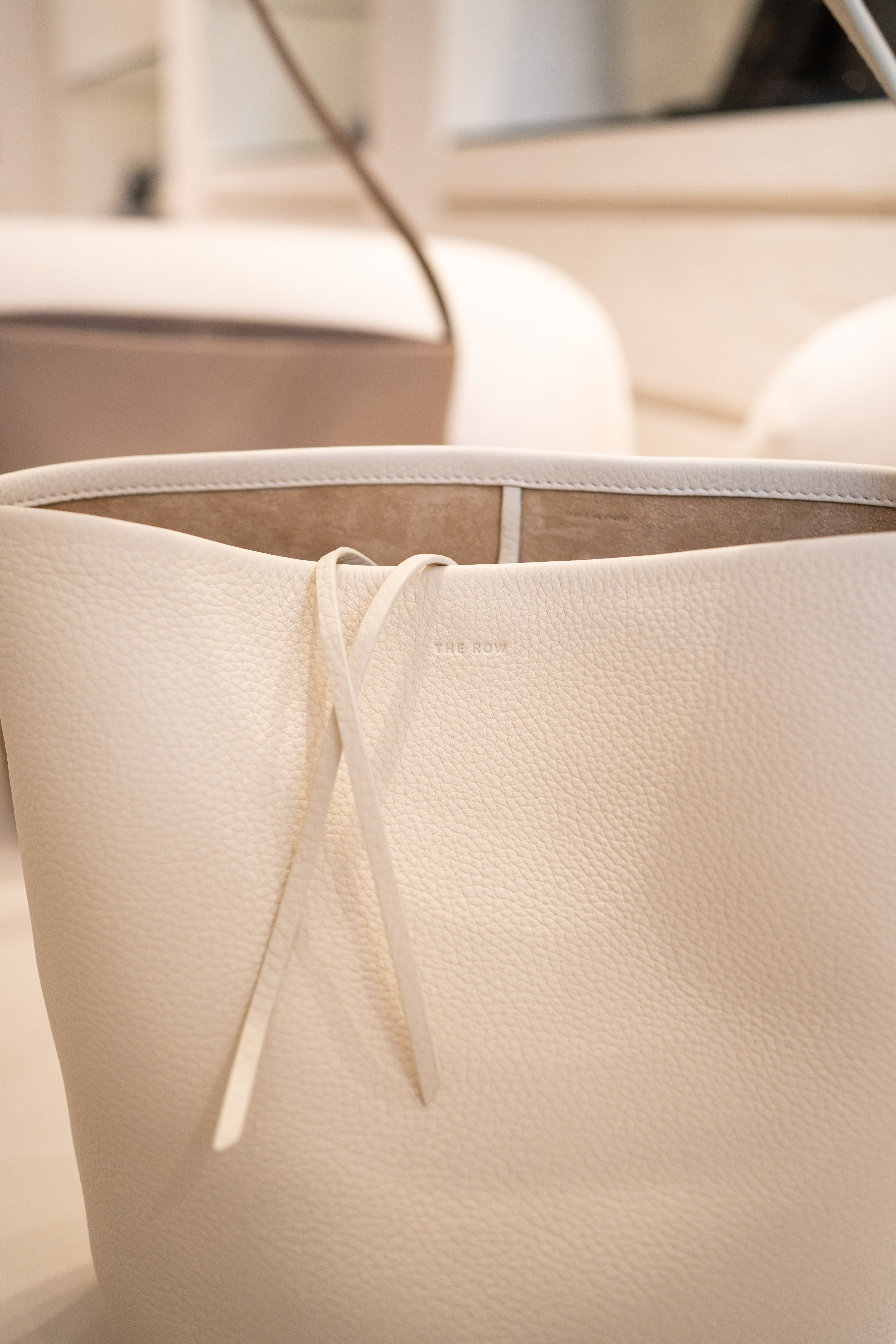 The Row Medium N/S Park Tote Bag 象牙白