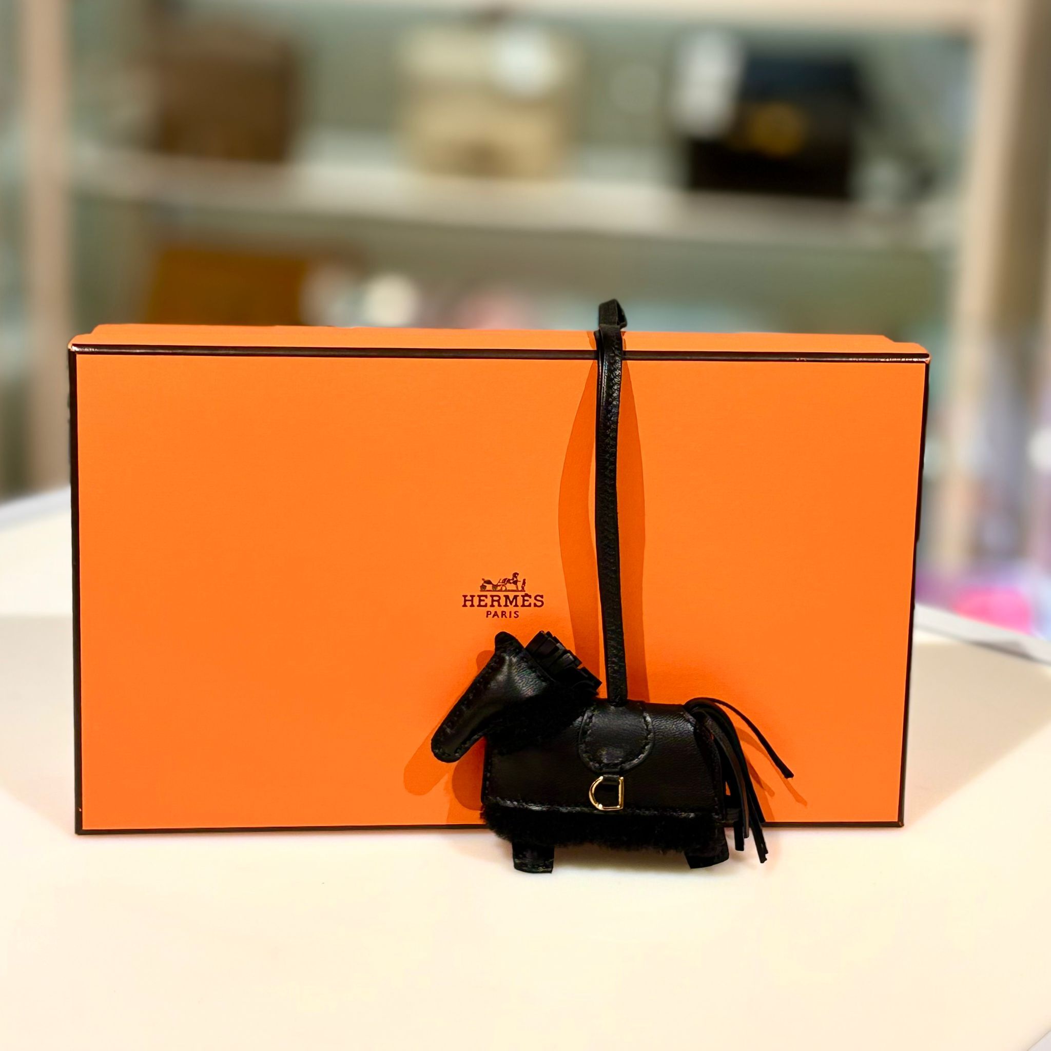 全新HERMES RODEO, 黑色羊皮拼羊毛穿衣馬仔,H087387CCAA, ROBEO PLUSH PM CHARM #BRAND NEW #香榭站正品