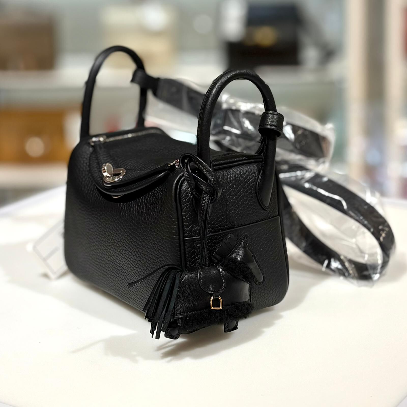 全新HERMES RODEO, 黑色羊皮拼羊毛穿衣馬仔,H087387CCAA, ROBEO PLUSH PM CHARM #BRAND NEW #香榭站正品