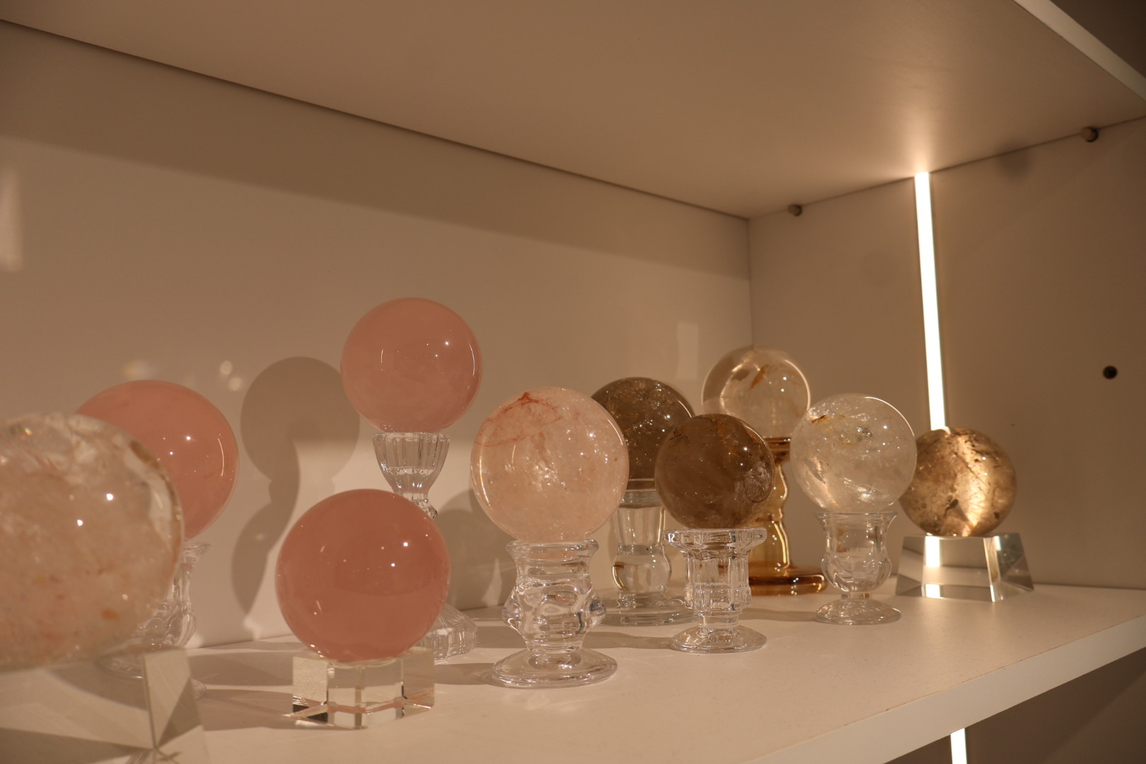 恆石水晶球擺飾展示區