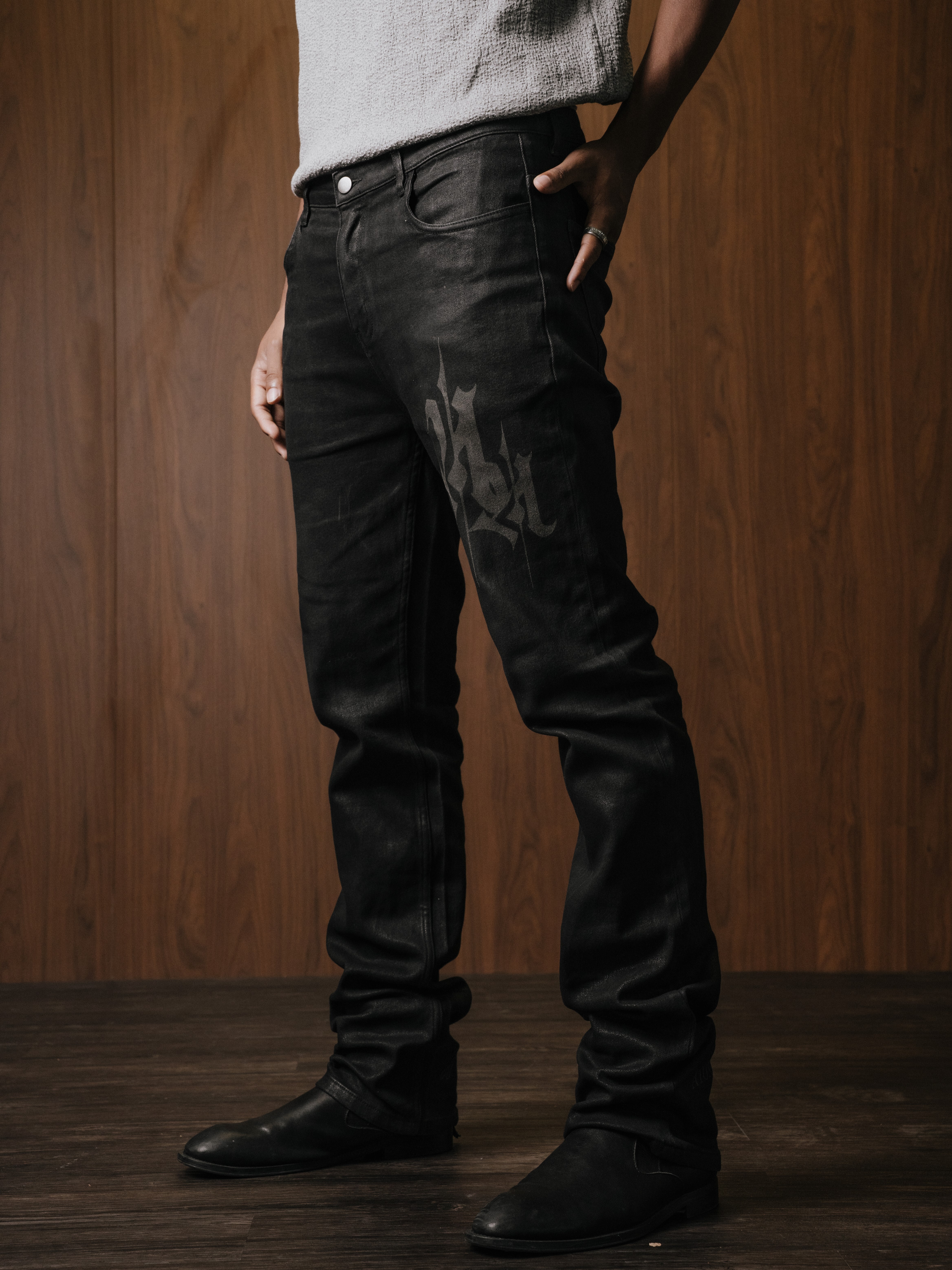 ATONE STUDIO 暗夜皇家Logo蠟面低腰黑牛仔褲 Midnight Waxed Low Rise Denim