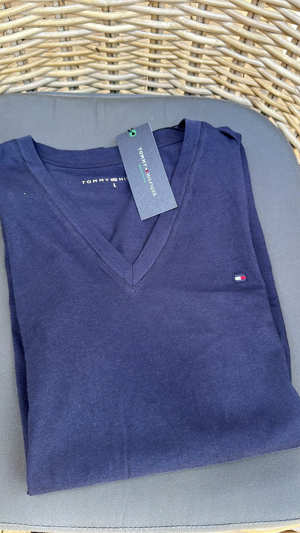 HOT-CCG0528-007 Tommy 藍色V領Tee L (A7)
